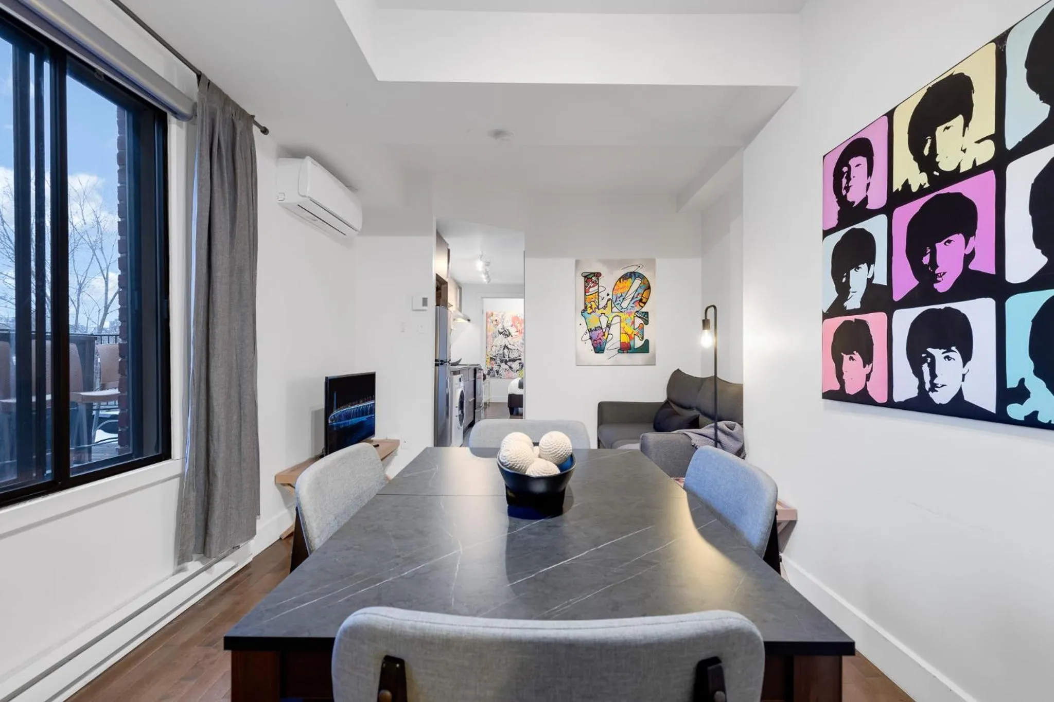 TV and multimedia in LiV MTL Soho