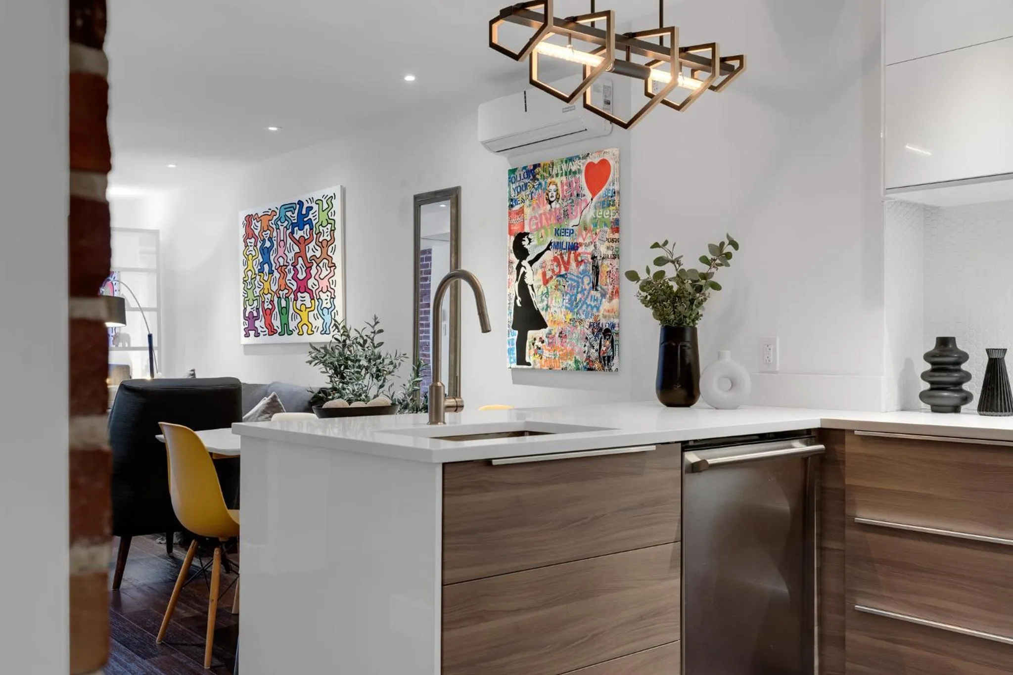 Kitchen or kitchenette in LiV MTL Soho