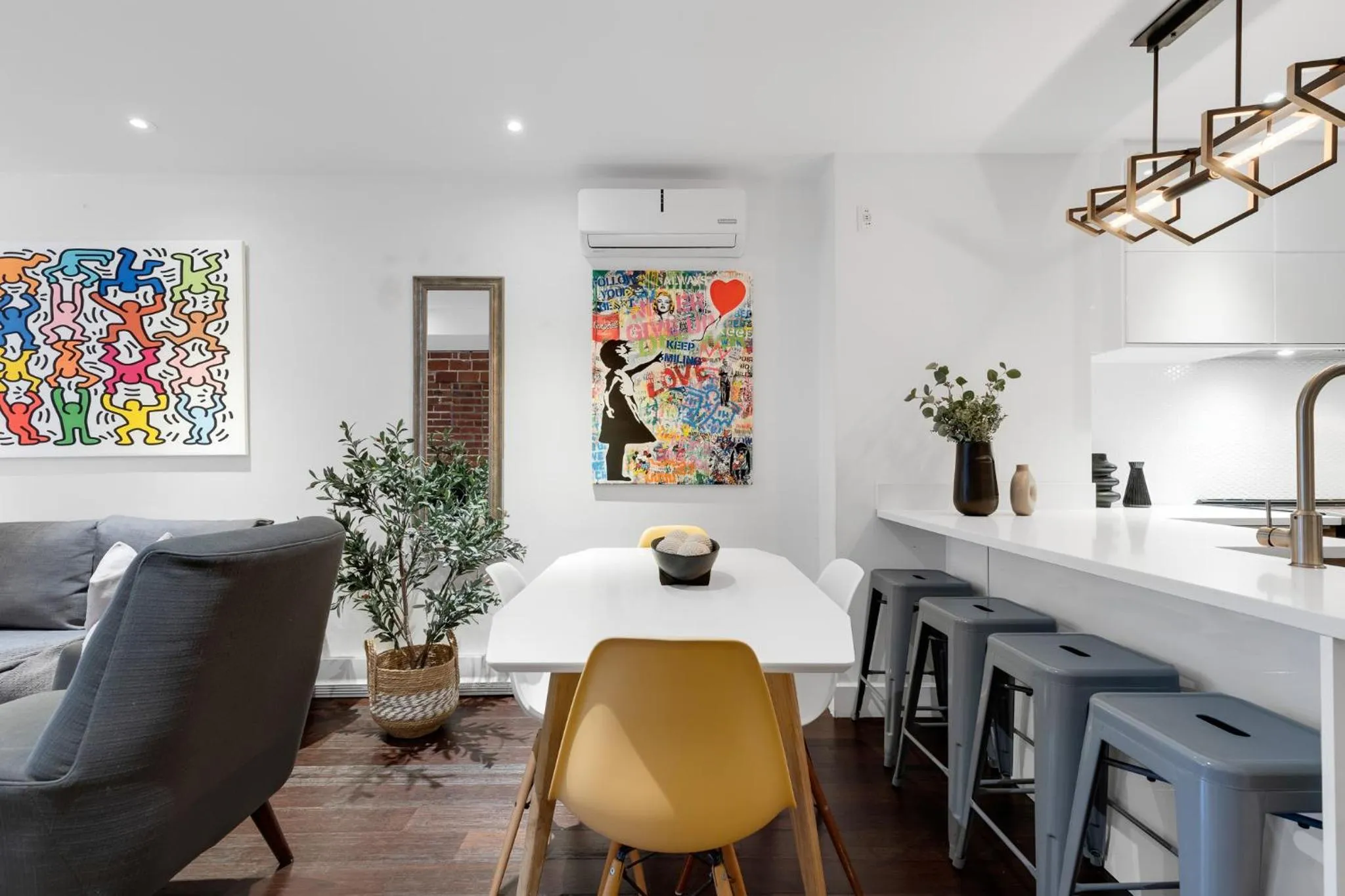 Living room in LiV MTL Soho