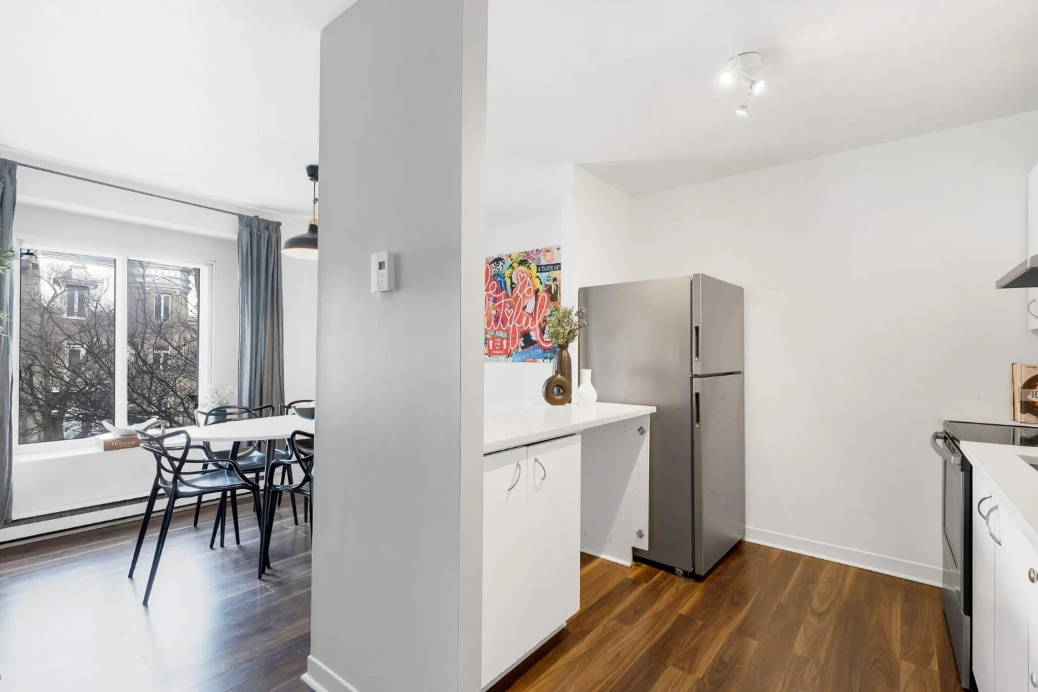 Kitchen or kitchenette in LiV MTL Soho