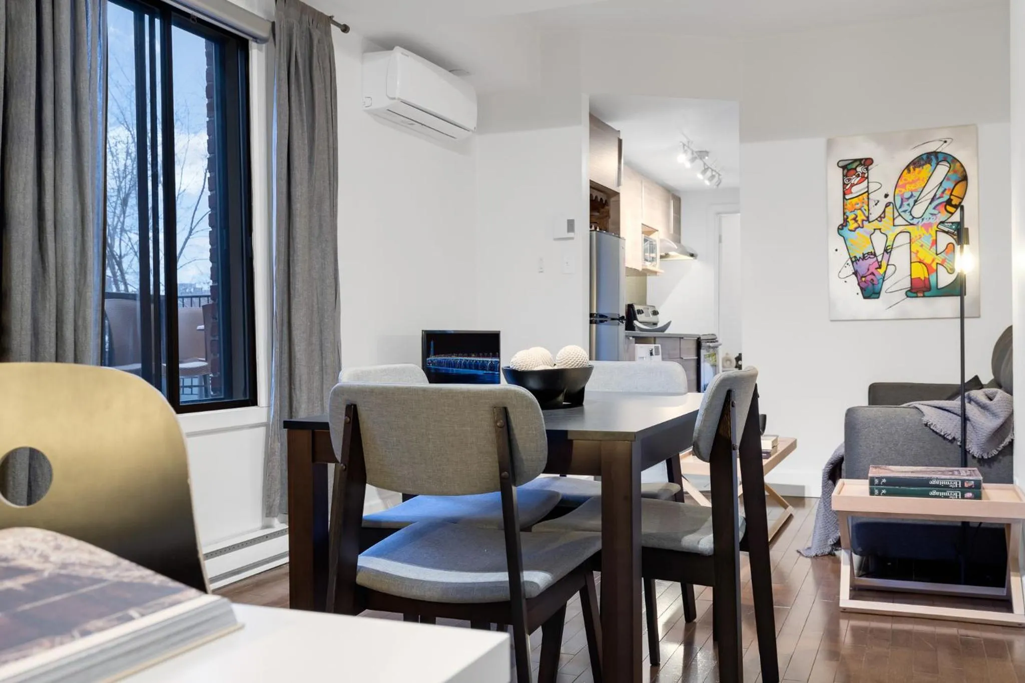 TV and multimedia in LiV MTL Soho