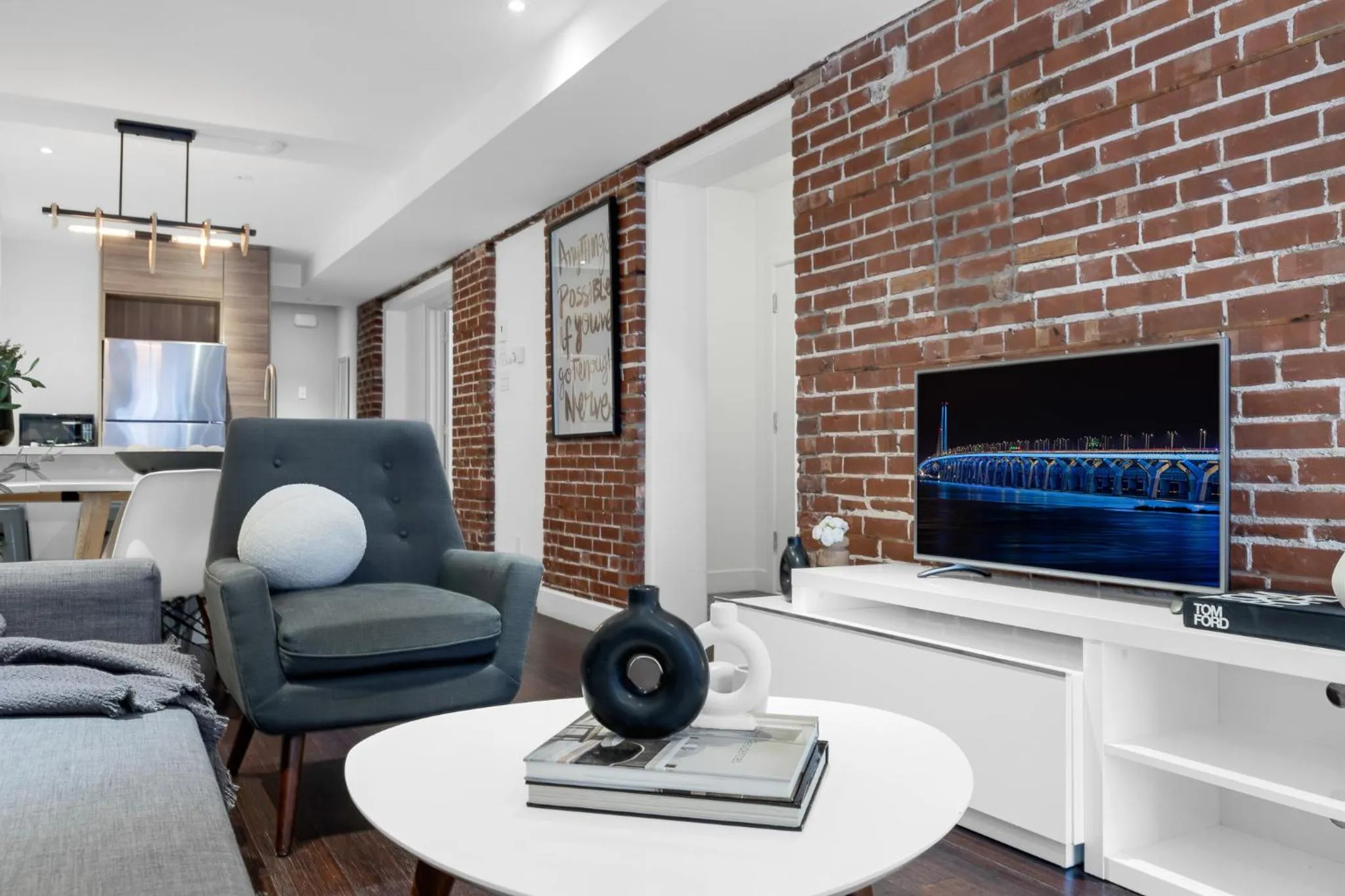 TV and multimedia in LiV MTL Soho