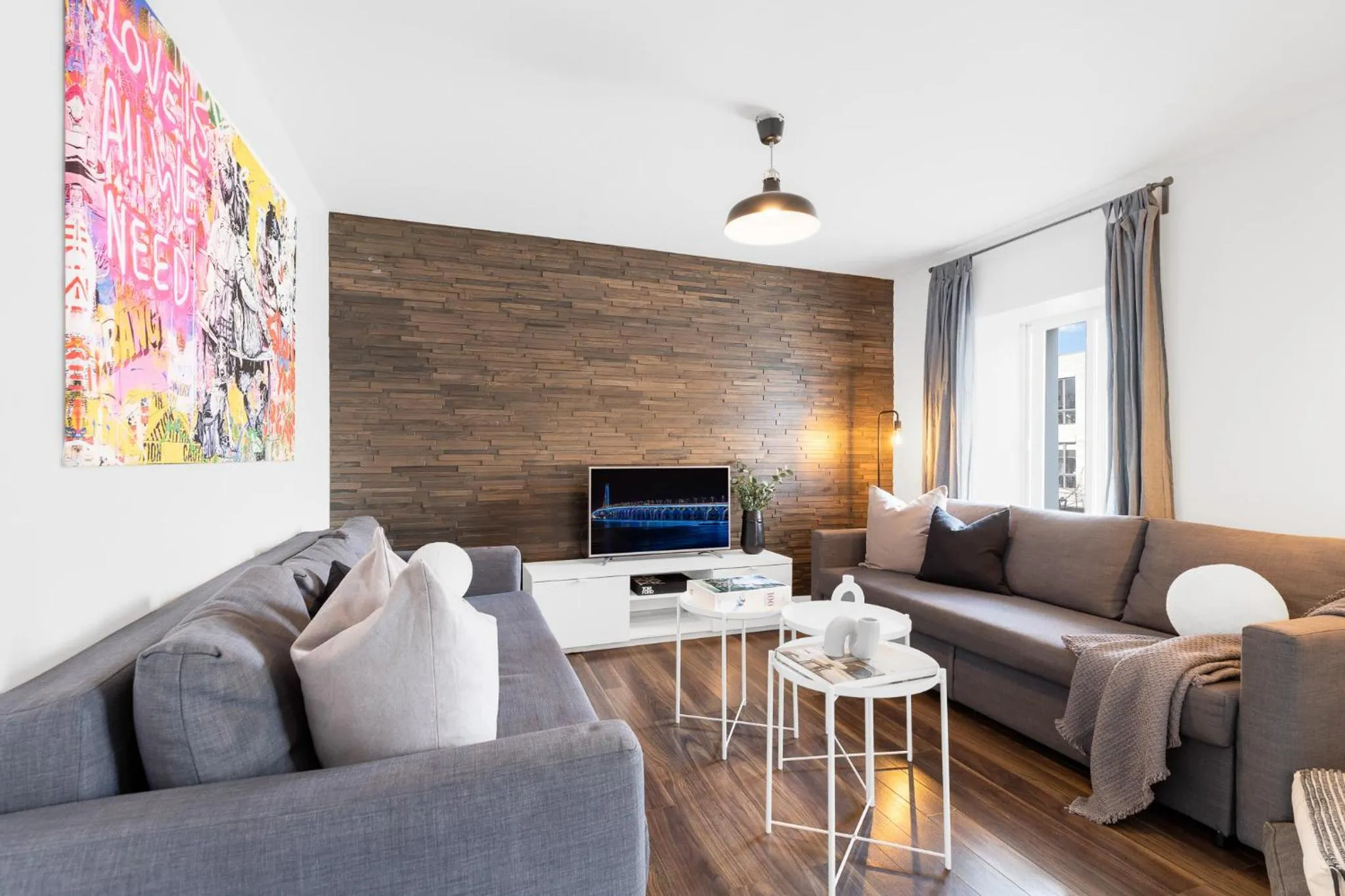 TV and multimedia in LiV MTL Soho