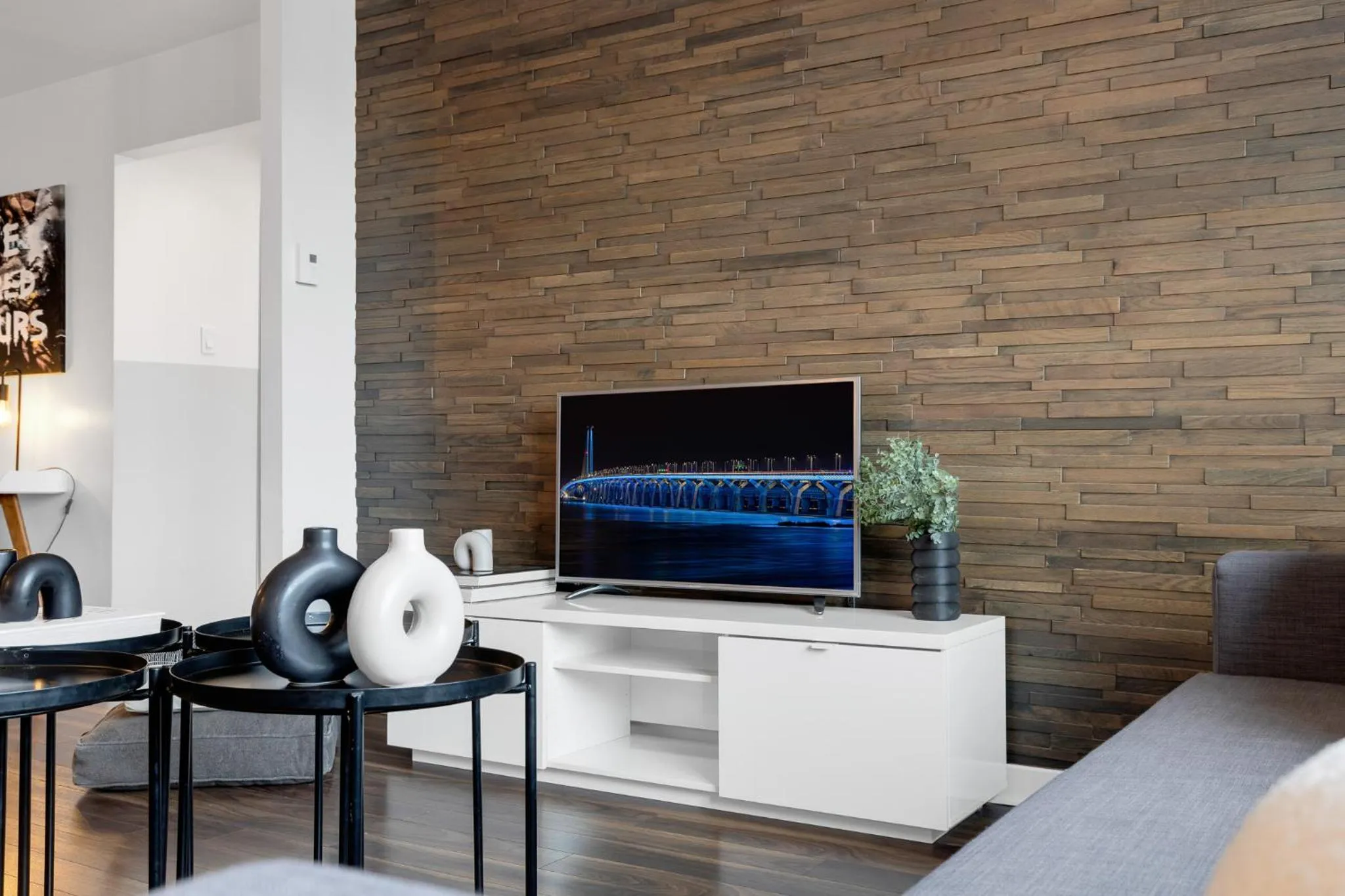 Communal lounge/ TV room in LiV MTL Soho