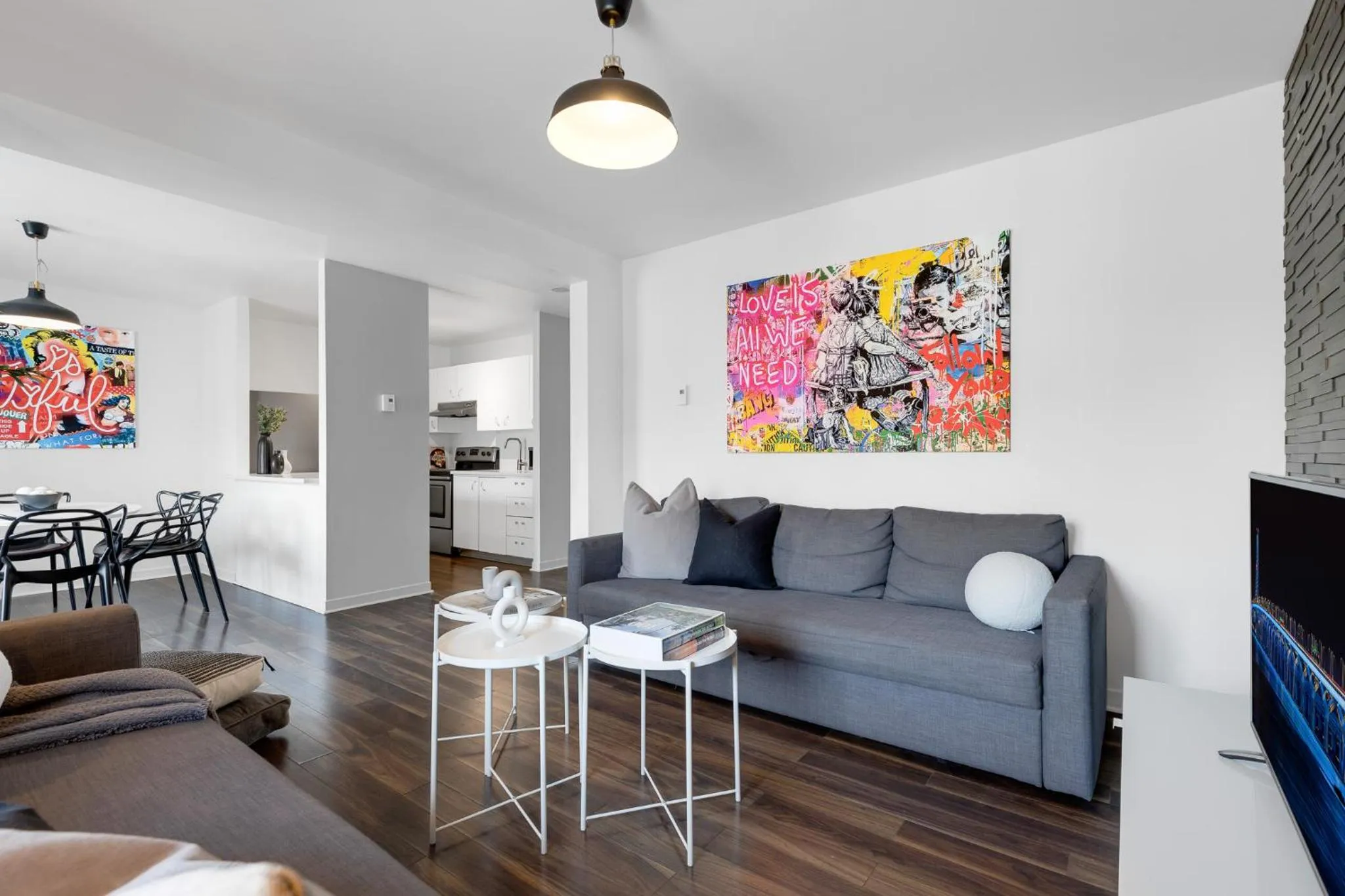 TV and multimedia in LiV MTL Soho