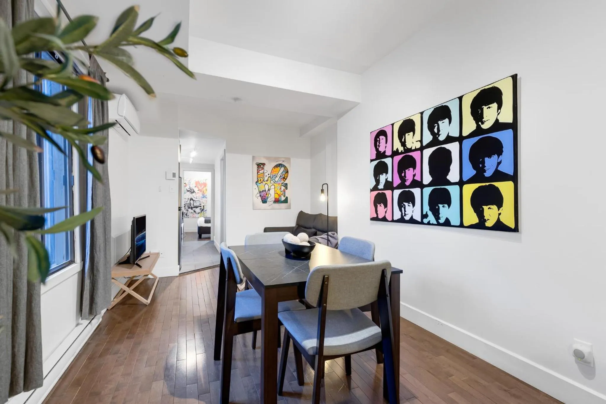 TV and multimedia in LiV MTL Soho