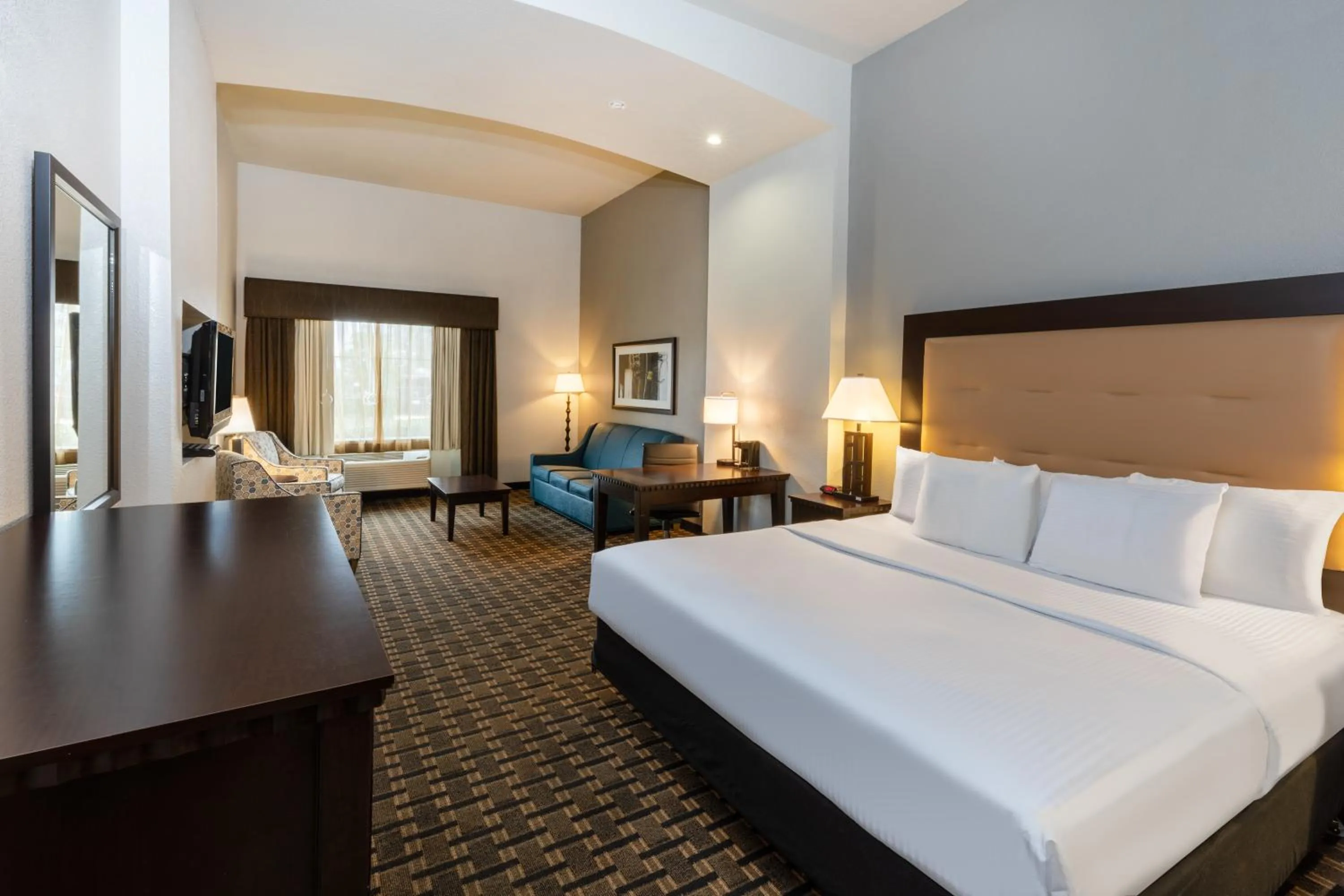 Bed in La Quinta by Wyndham Mt. Pleasant