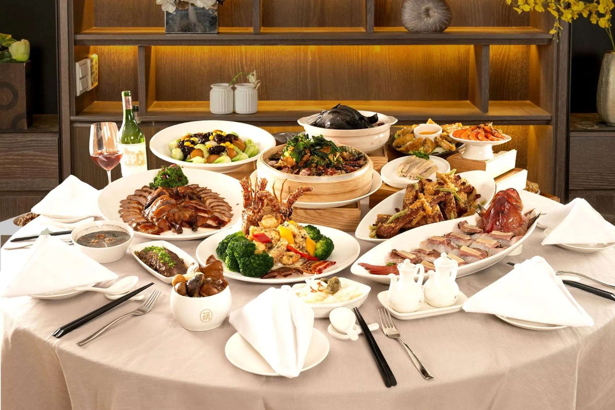 Food and drinks in Yun Estate Hotel