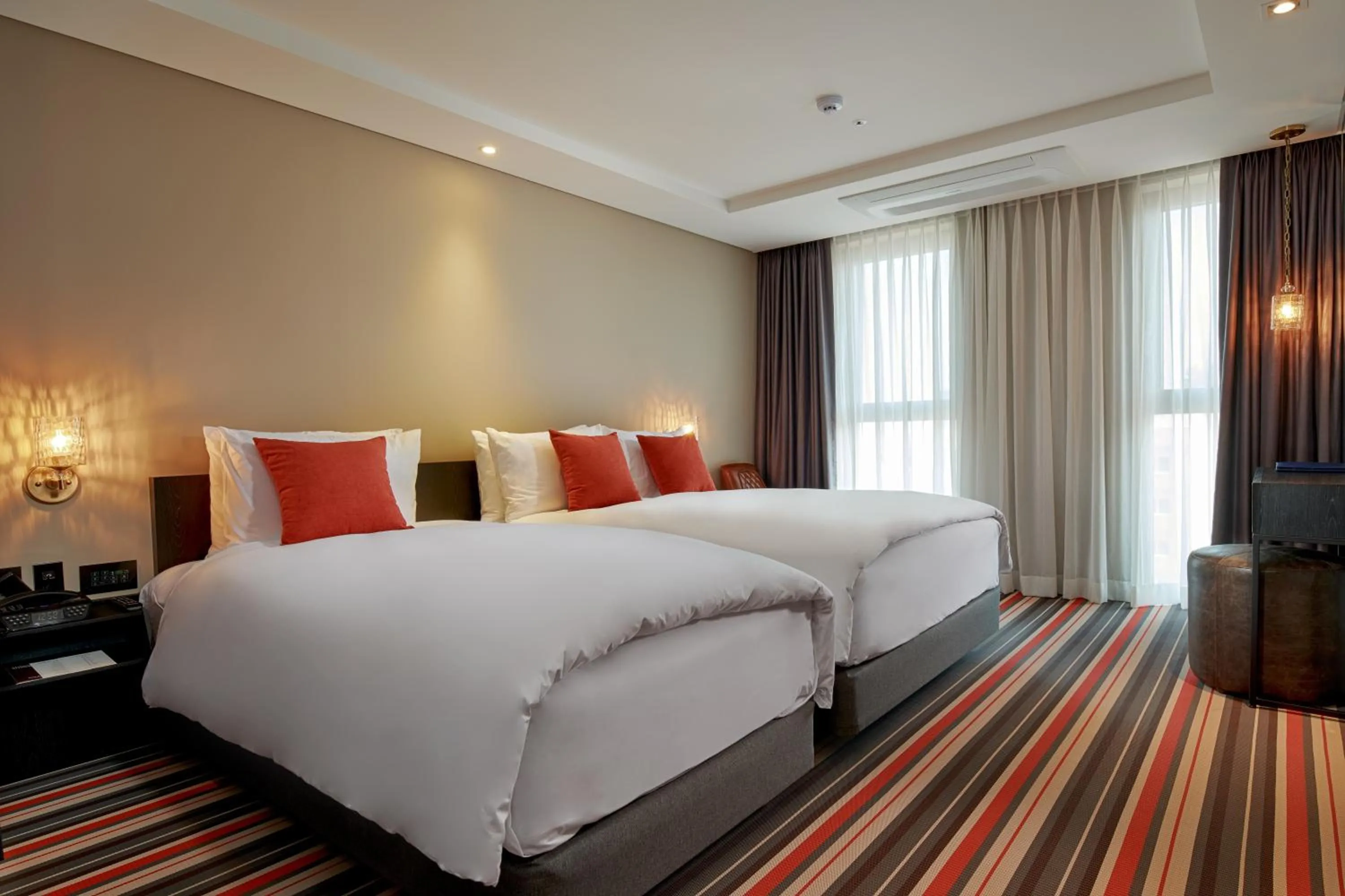 Bed in Hotel Alice and Trunk