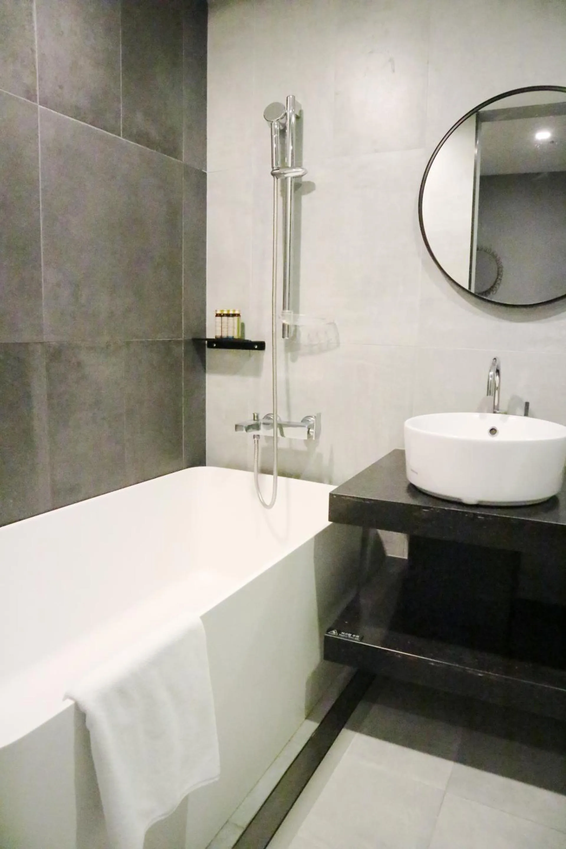 Bathroom in Hotel Alice and Trunk