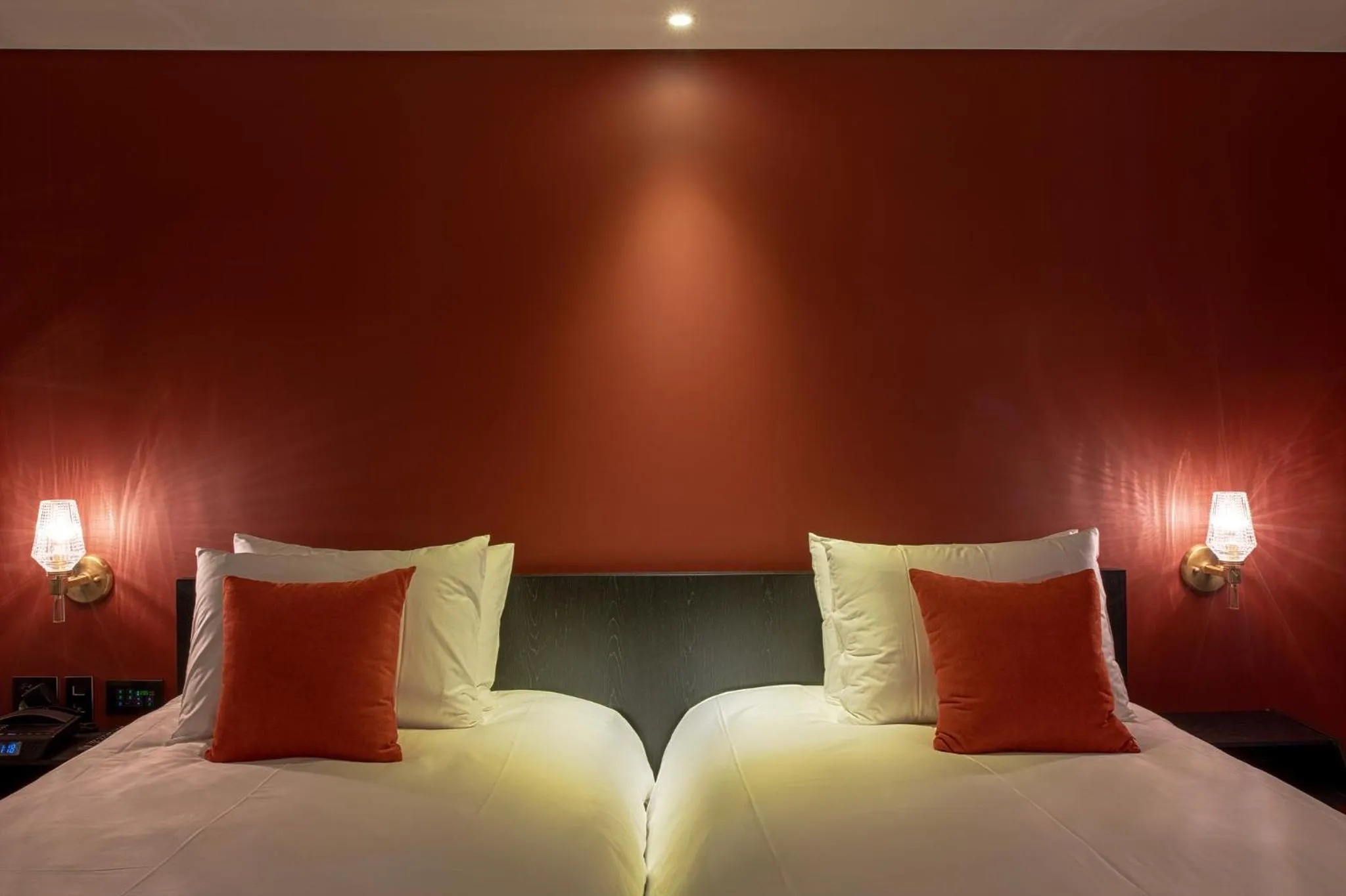 Bed in Hotel Alice and Trunk