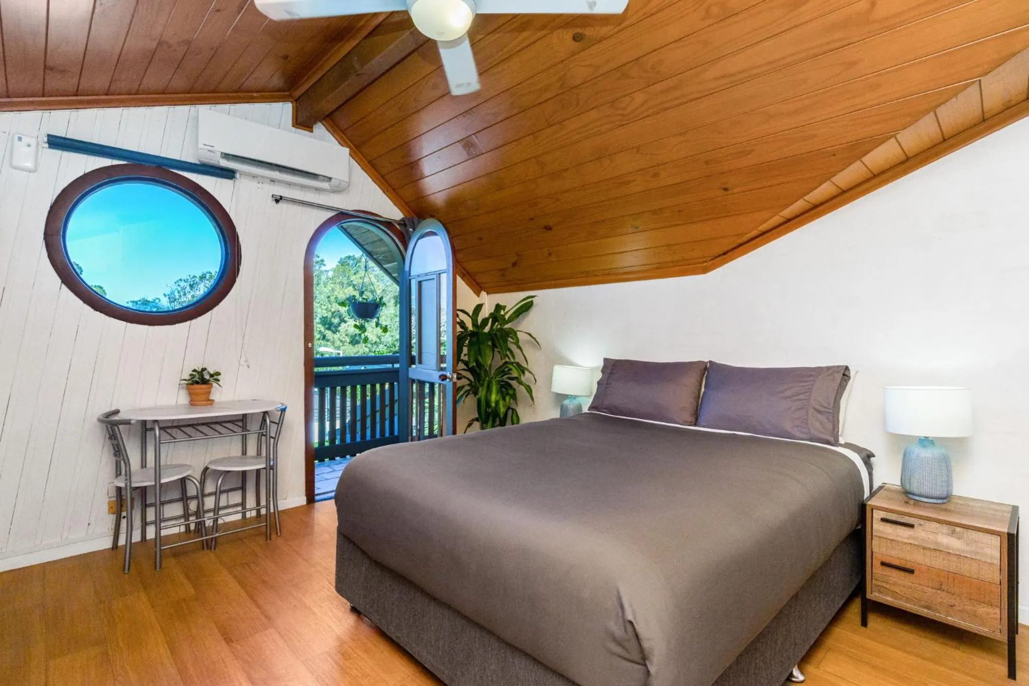 Bedroom, Bed in Aquarius Backpackers Resort