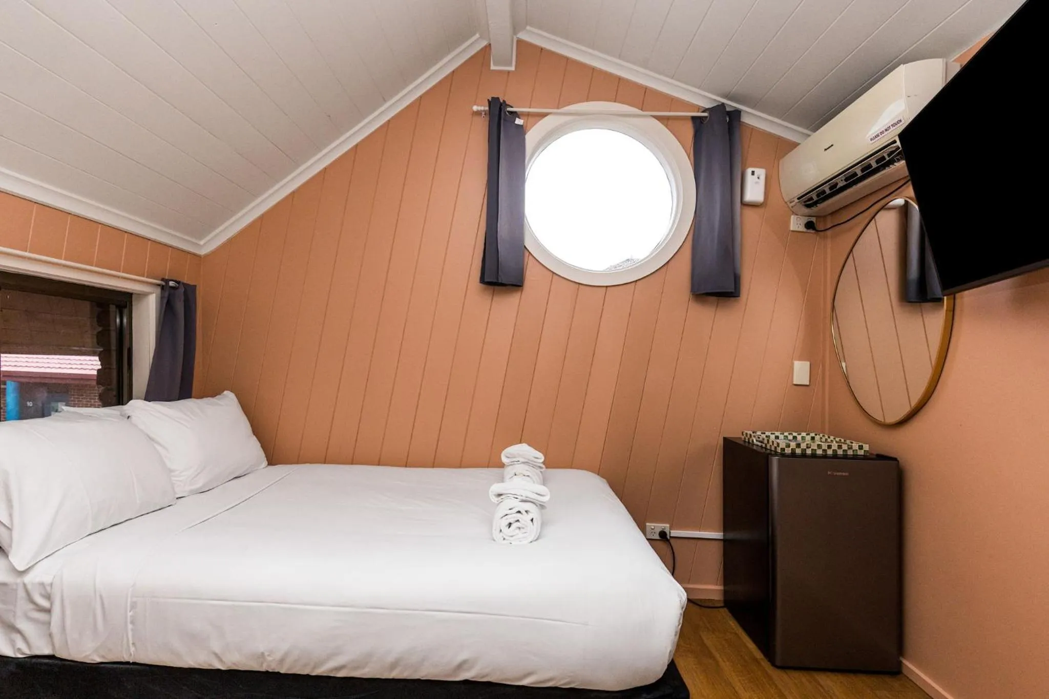 Photo of the whole room, Bed in Aquarius Backpackers Resort