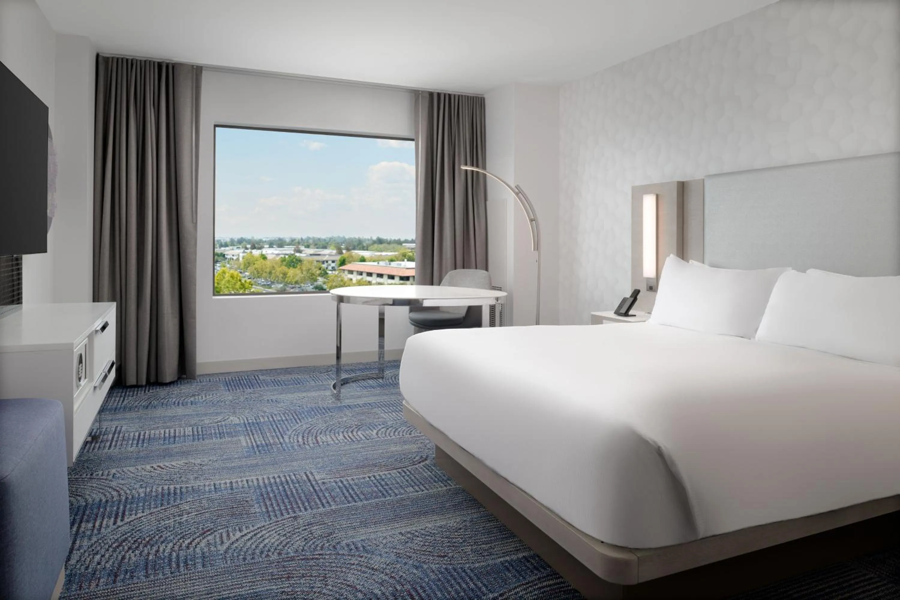 View (from property/room), Bed in Hilton Santa Clara