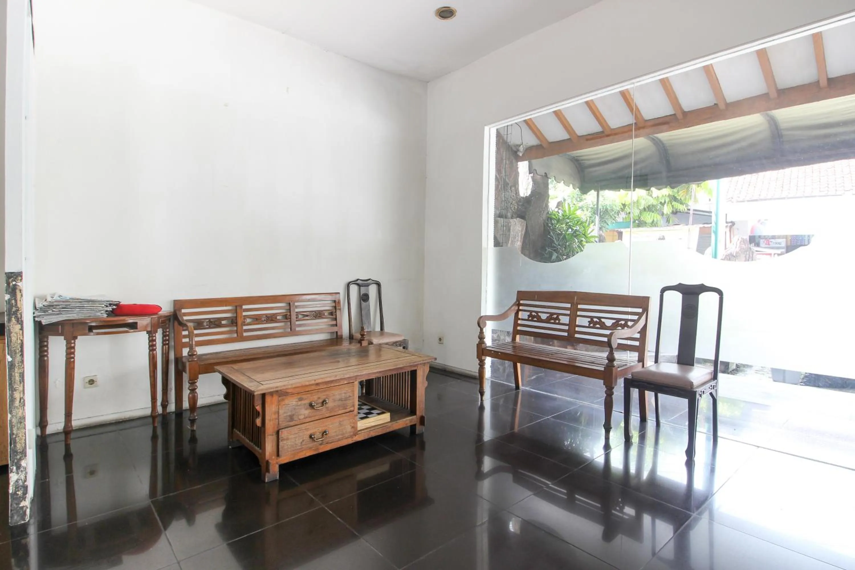 Lobby or reception in RedDoorz near RS Sarjito Yogyakarta 2