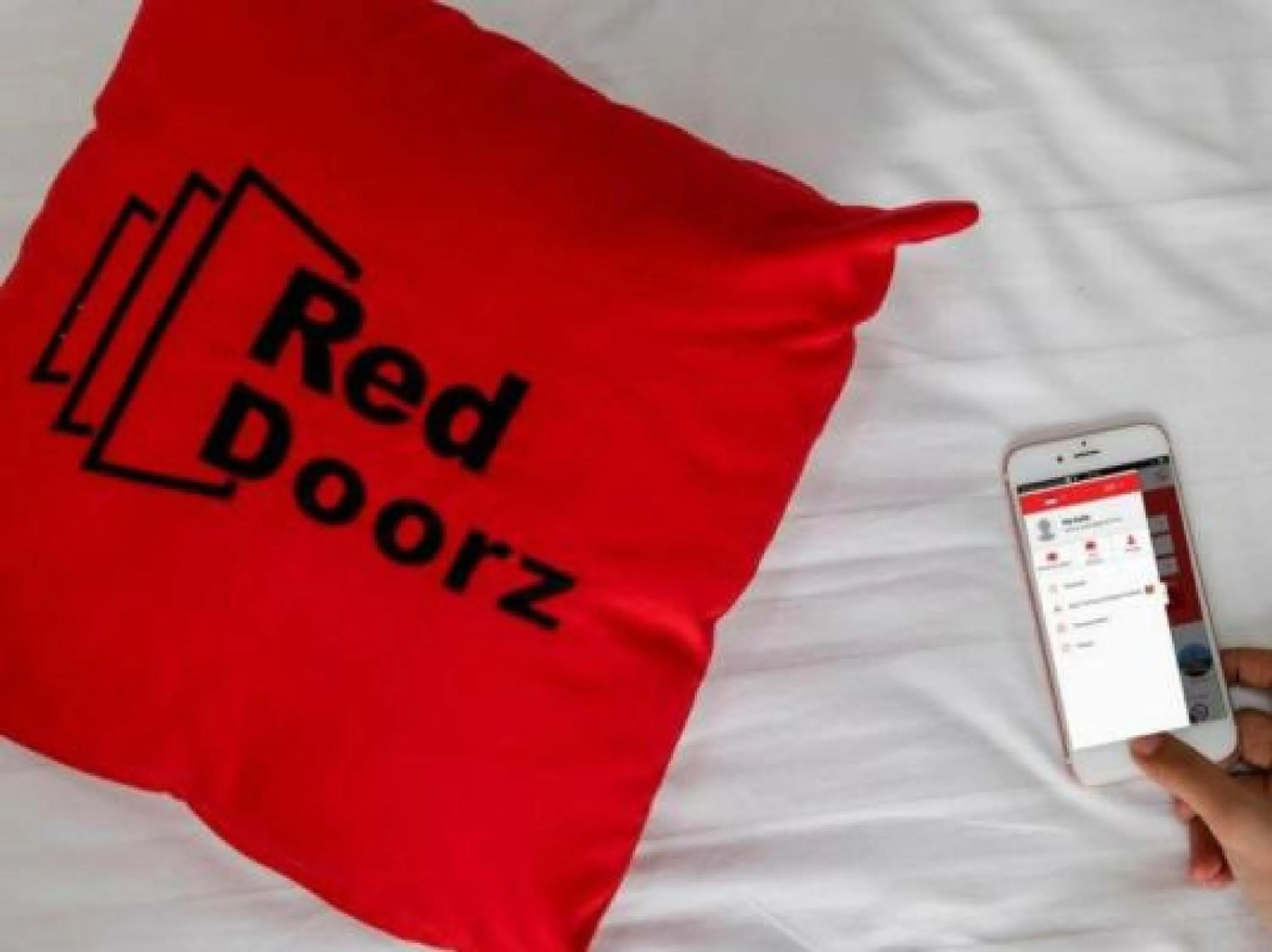 Breakfast, Bed in RedDoorz near RS Sarjito Yogyakarta 2