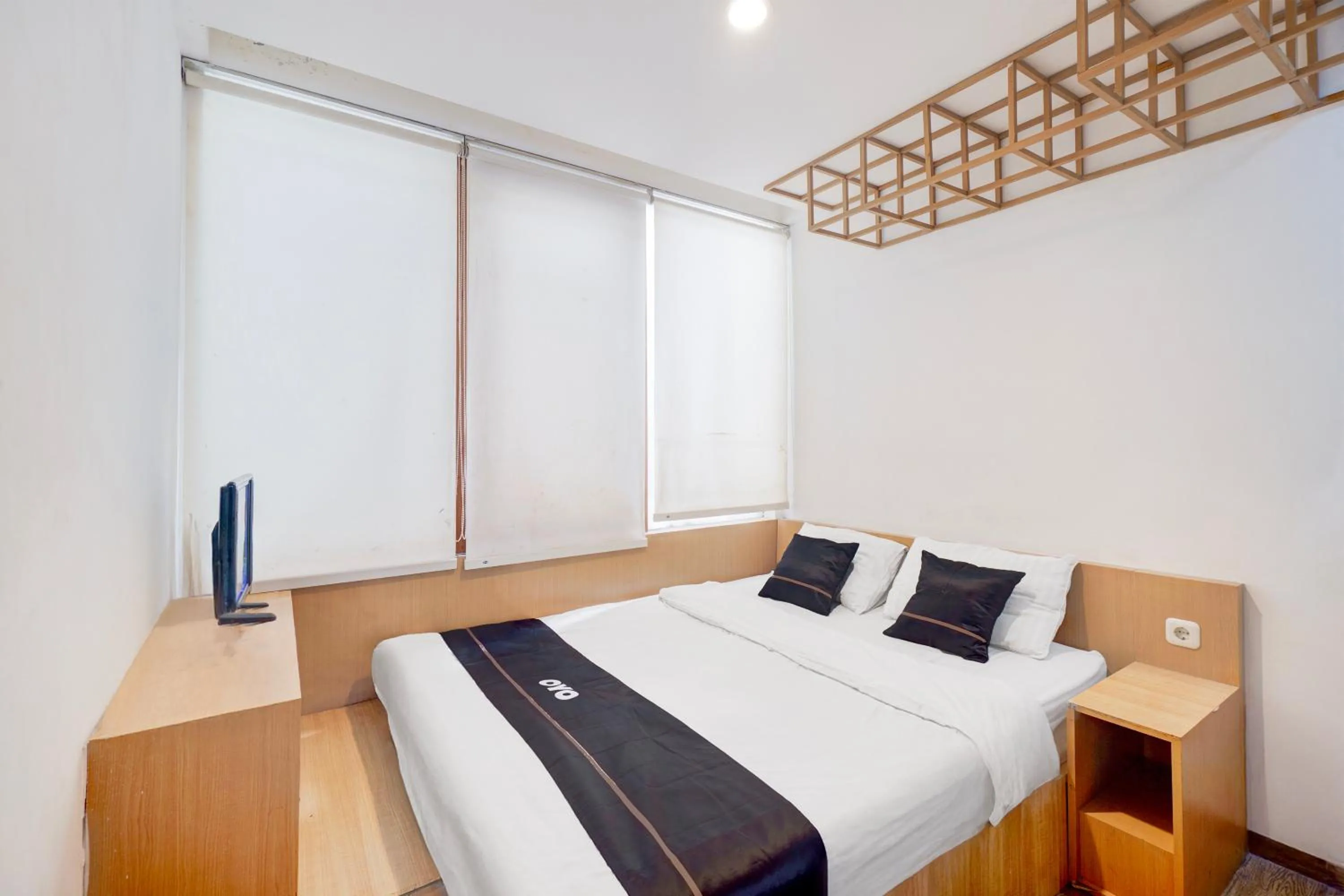 Photo of the whole room, Bed in Hotel O Pondok Indah Near Gandaria City Formerly Odori Residence