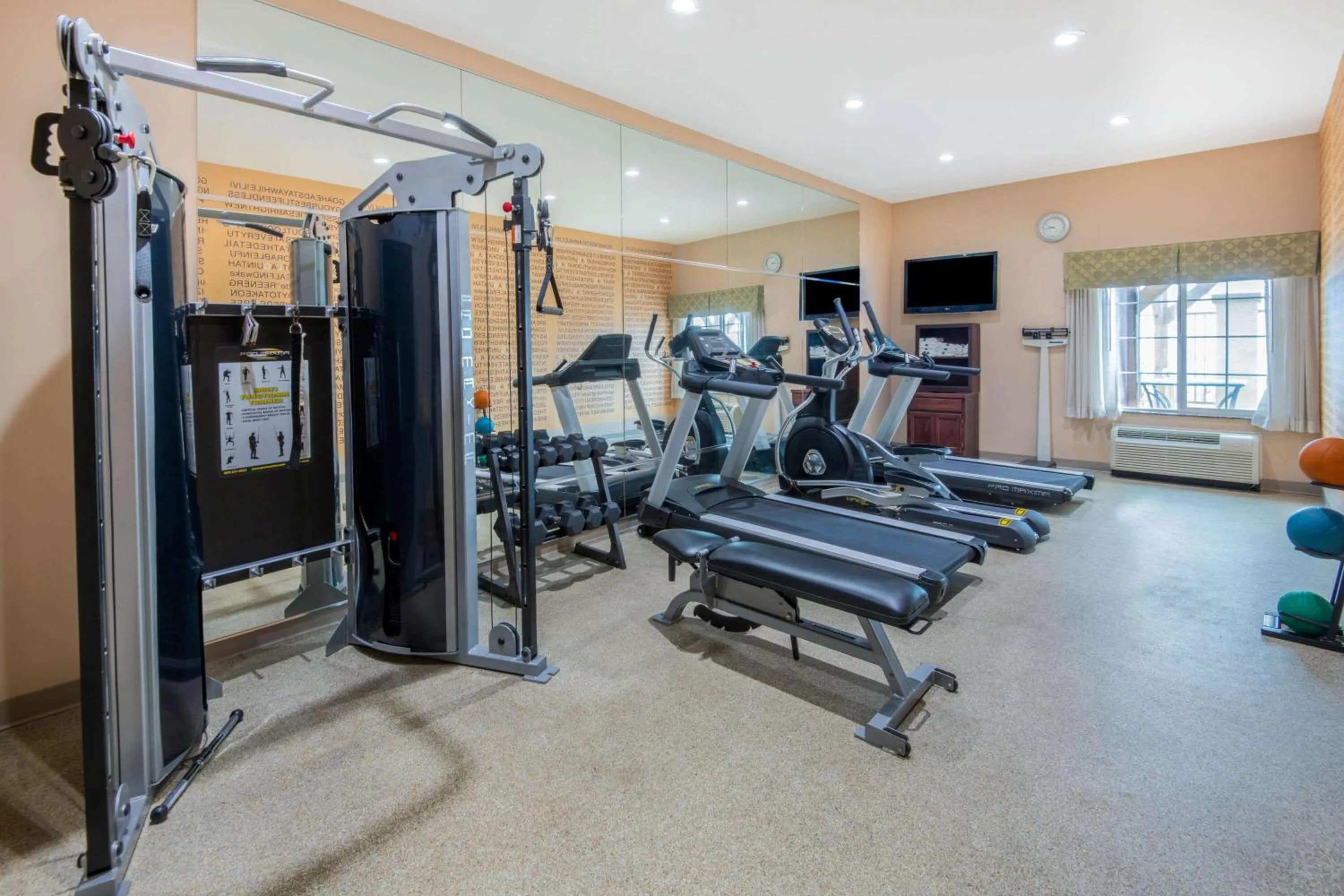 Fitness centre/facilities in Holiday Inn Express & Suites - Ardmore by IHG