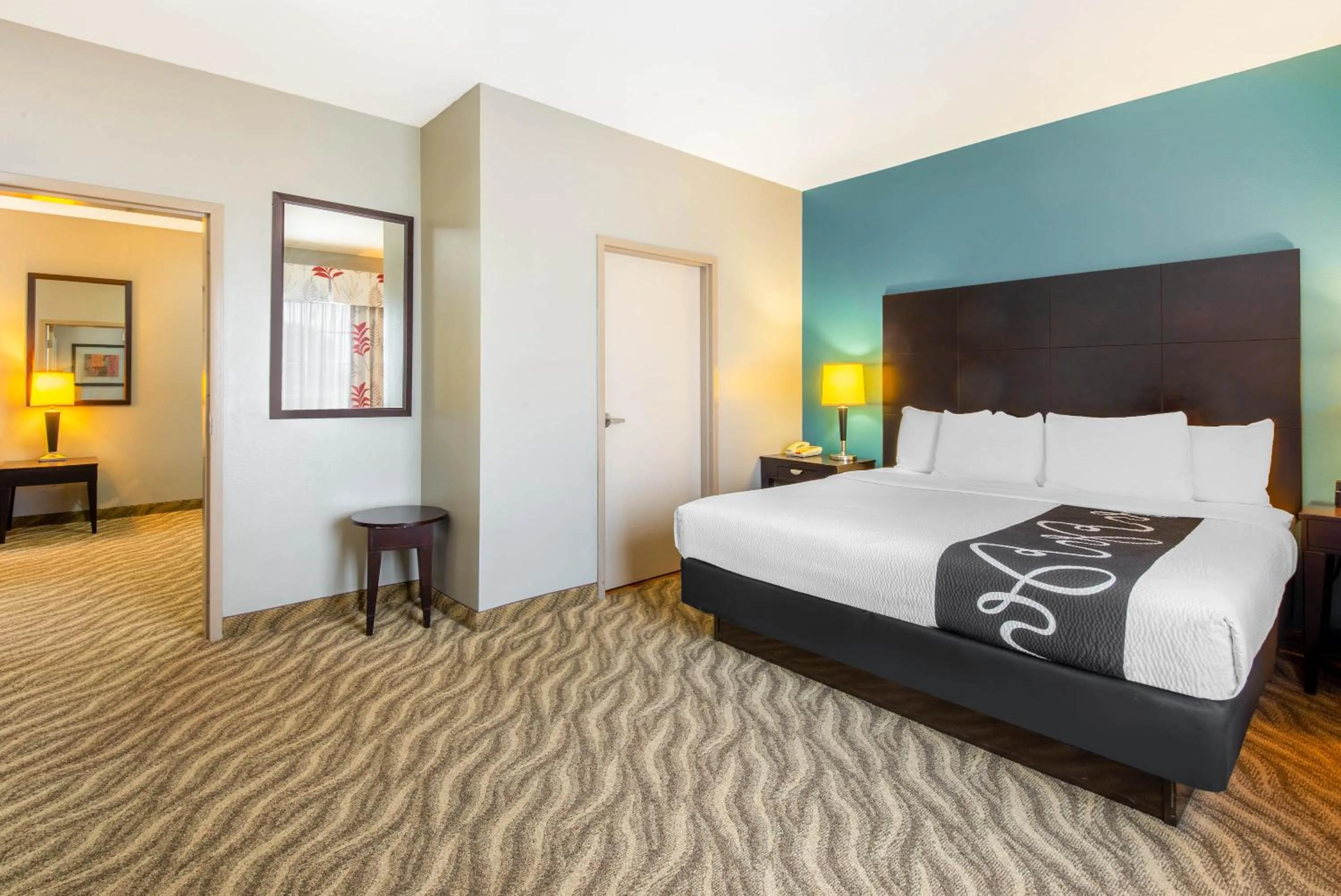 Bedroom, Bed in La Quinta by Wyndham Glen Rose