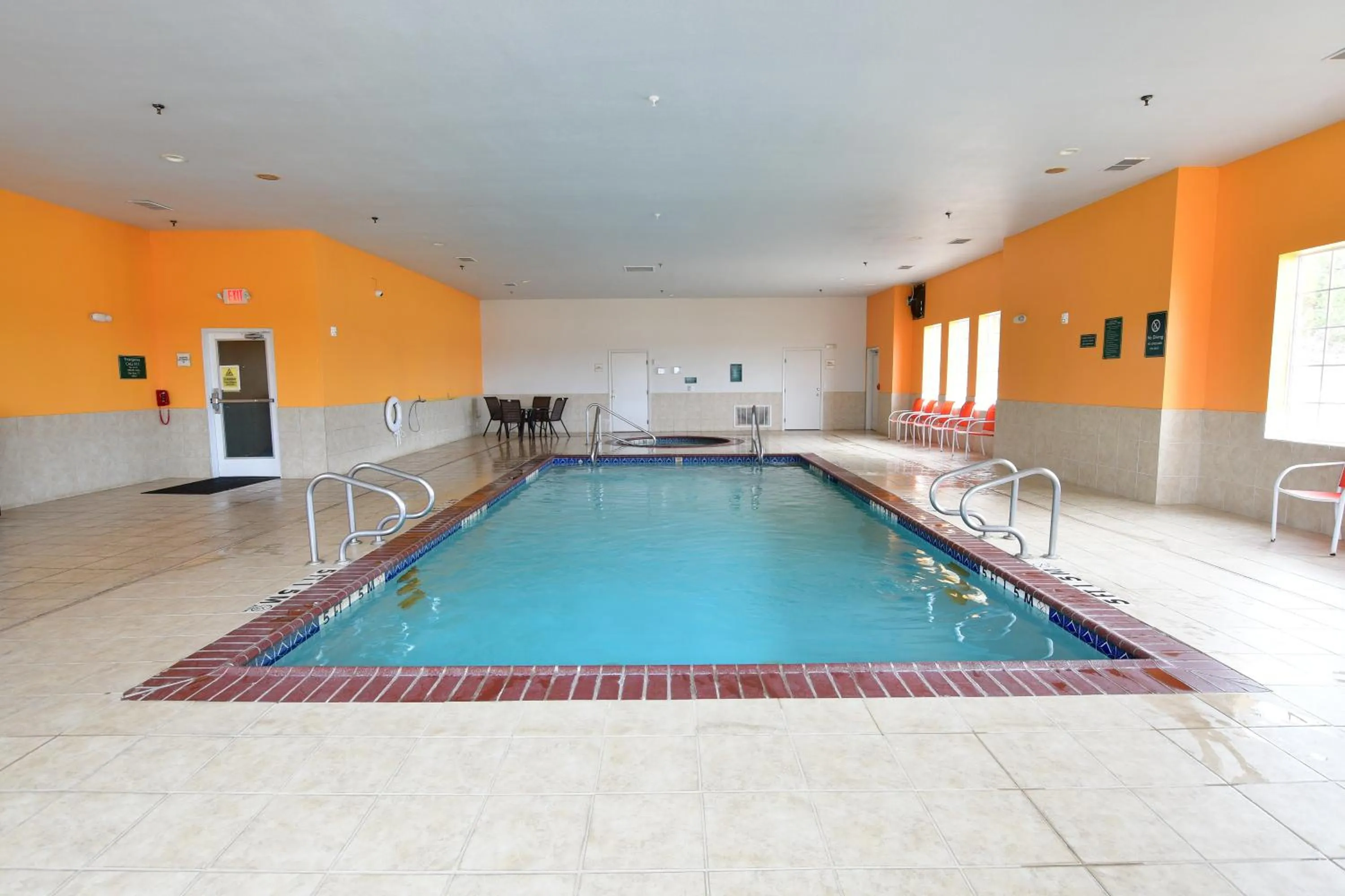 Swimming pool in La Quinta by Wyndham Glen Rose
