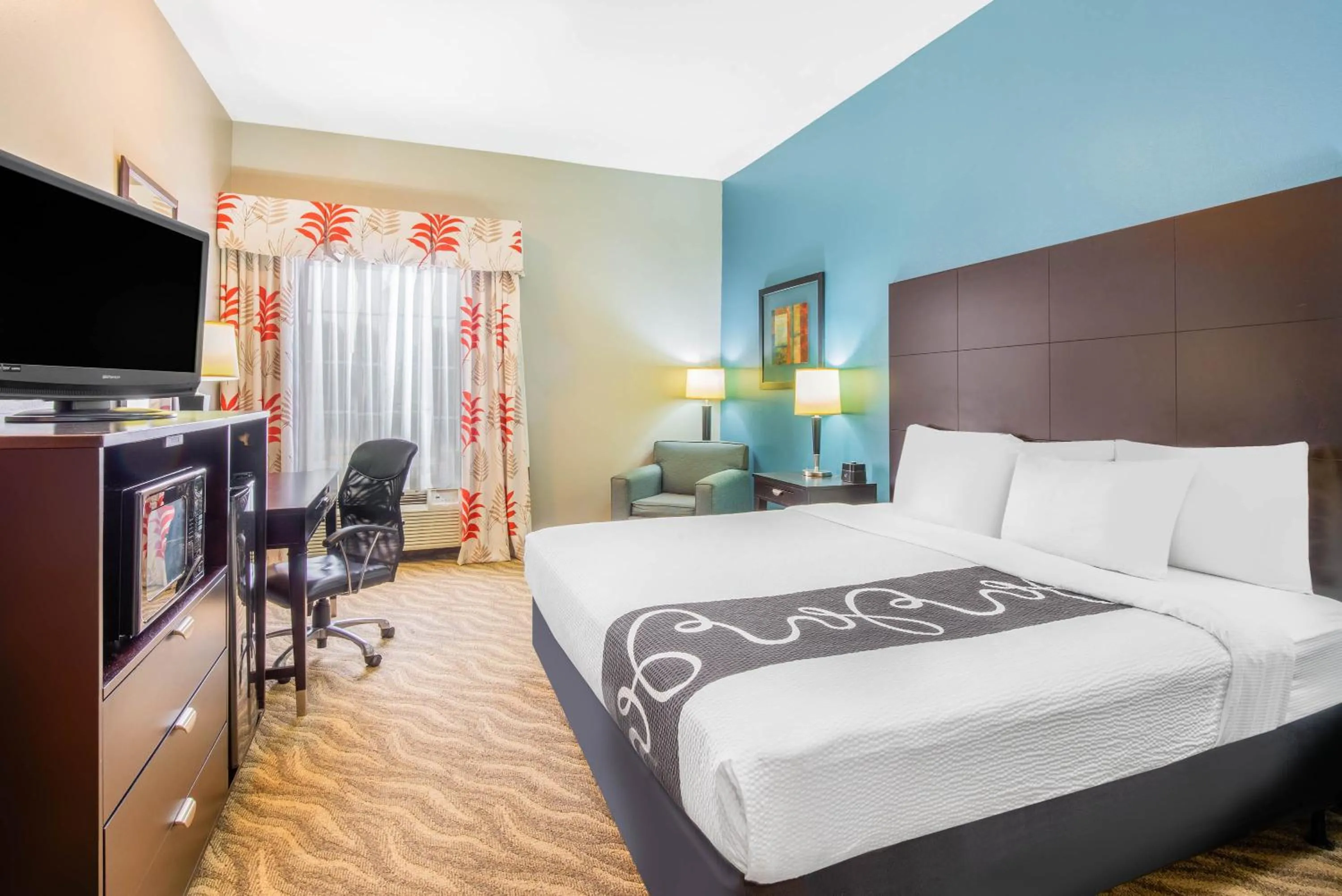 TV and multimedia, Bed in La Quinta by Wyndham Glen Rose