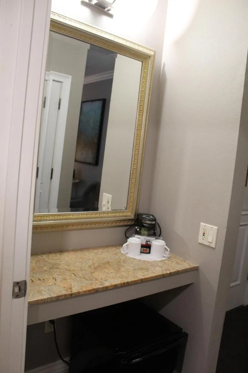 Coffee/tea facilities in Bel Abri Napa Valley Inn