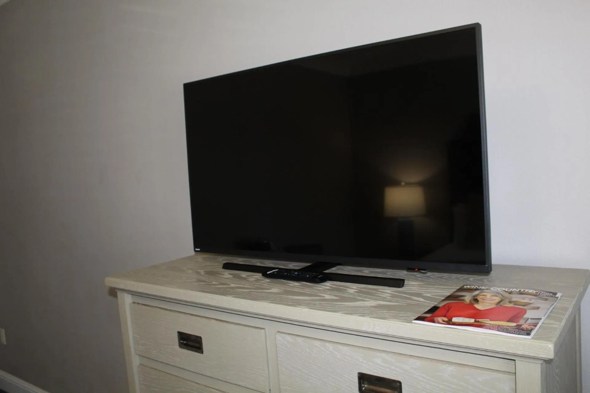 TV and multimedia in Bel Abri Napa Valley Inn