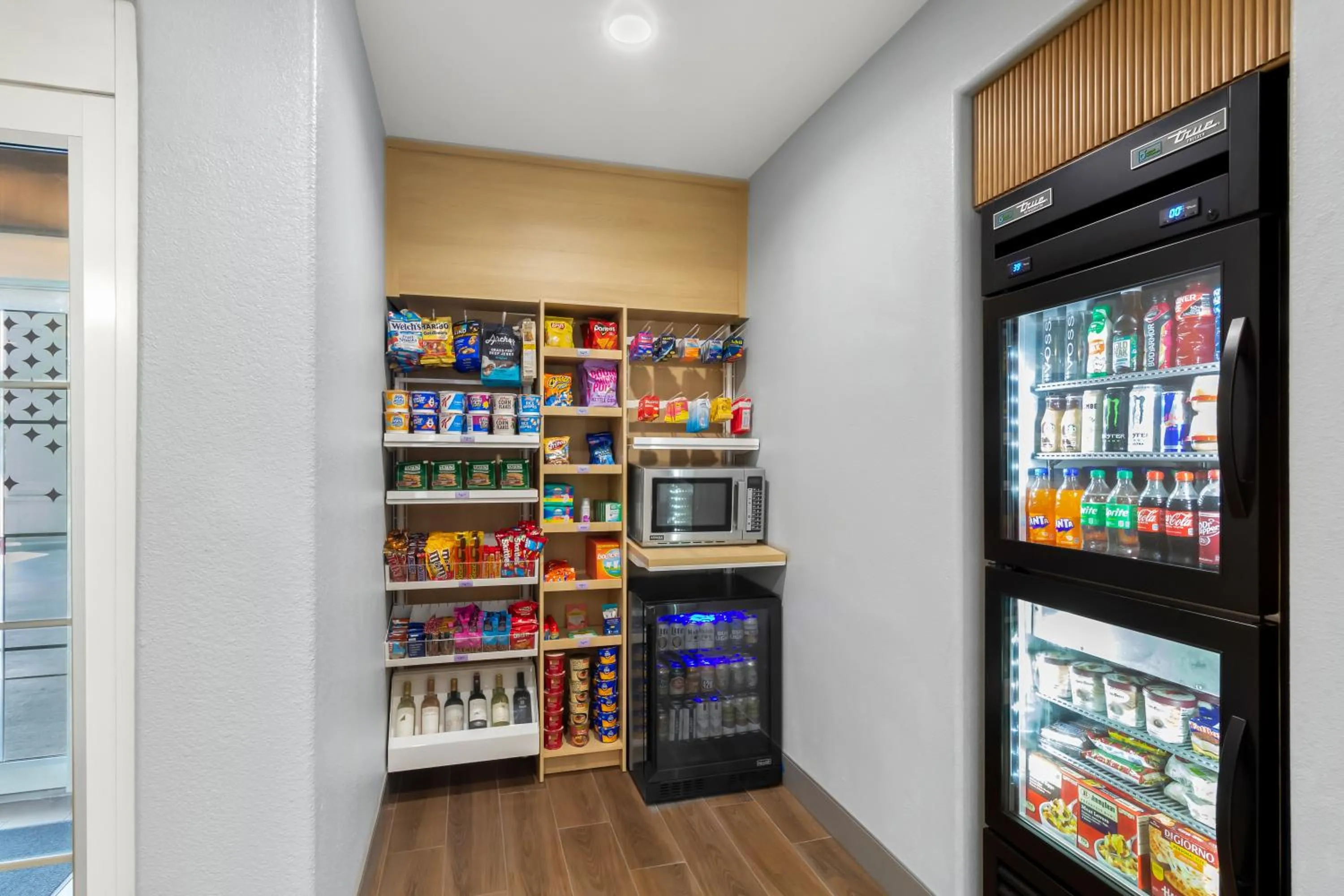 On-site shops in Spark By Hilton Missouri City