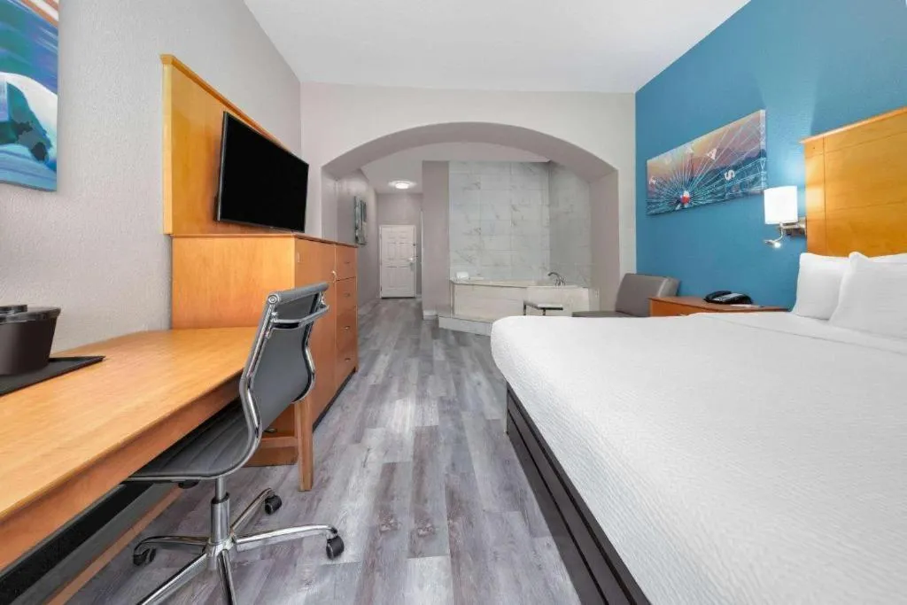 Bedroom, Bed in La Quinta by Wyndham Alvarado