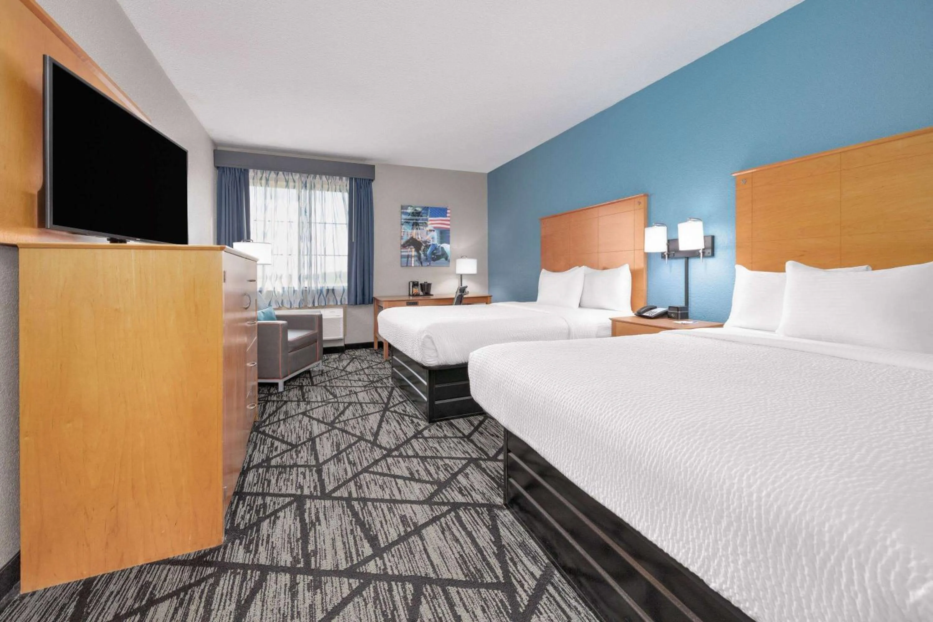 Photo of the whole room, Bed in La Quinta by Wyndham Alvarado