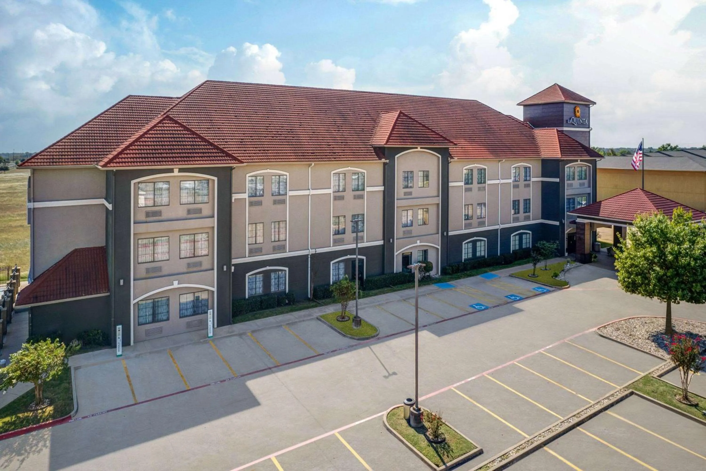 Property building in La Quinta by Wyndham Alvarado