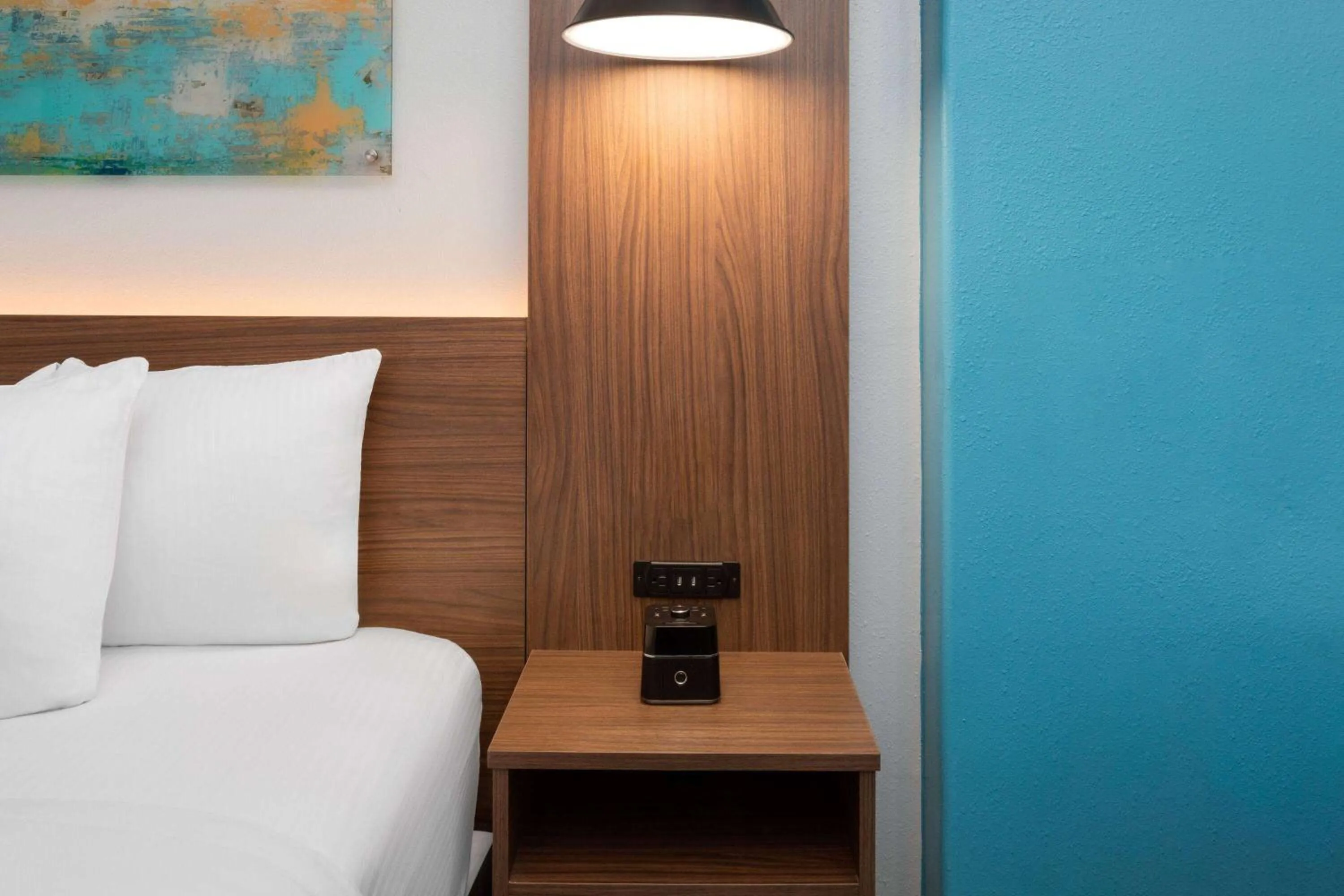 Photo of the whole room, Bed in La Quinta by Wyndham Angleton