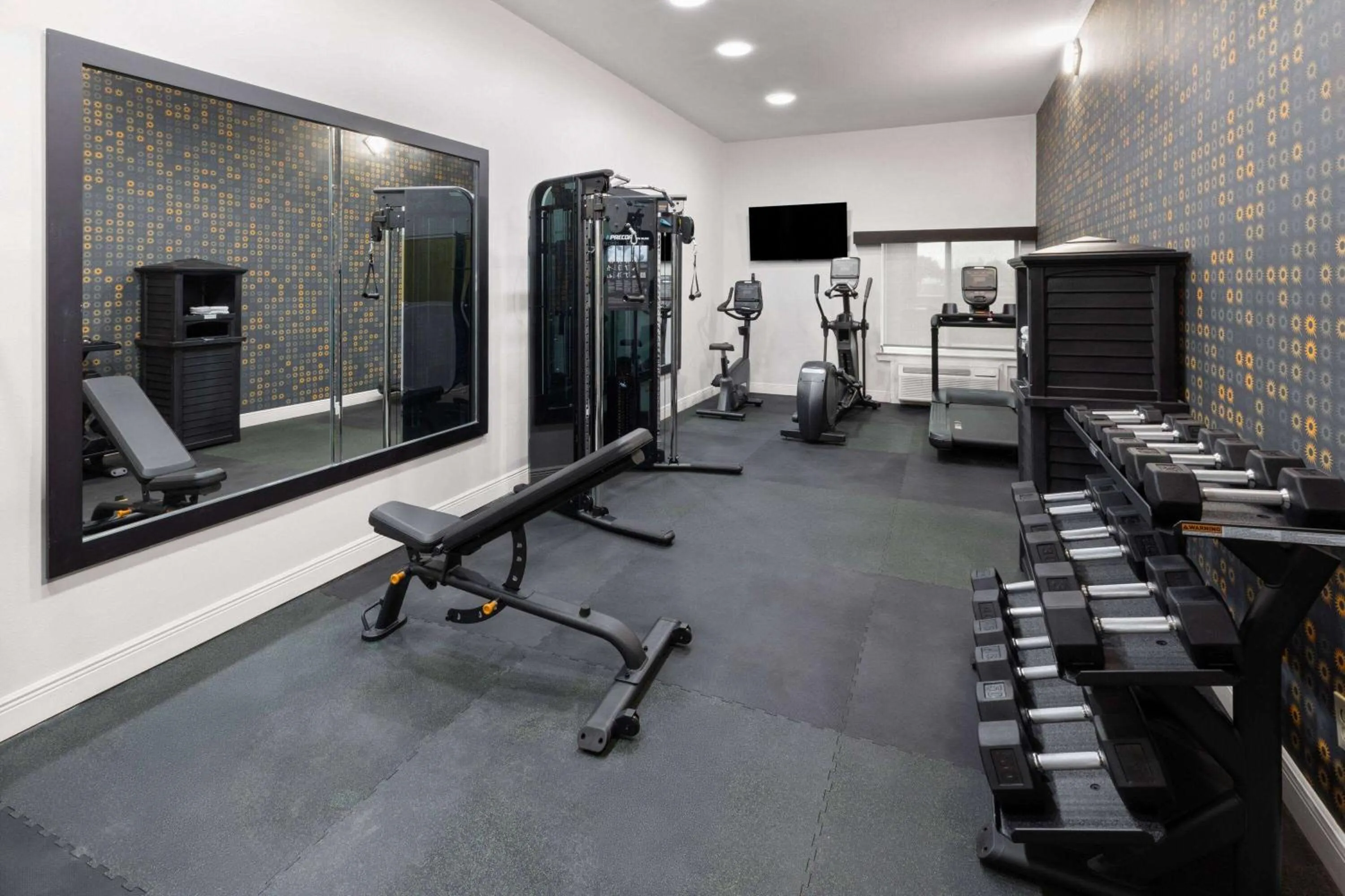 Fitness centre/facilities in La Quinta by Wyndham Angleton