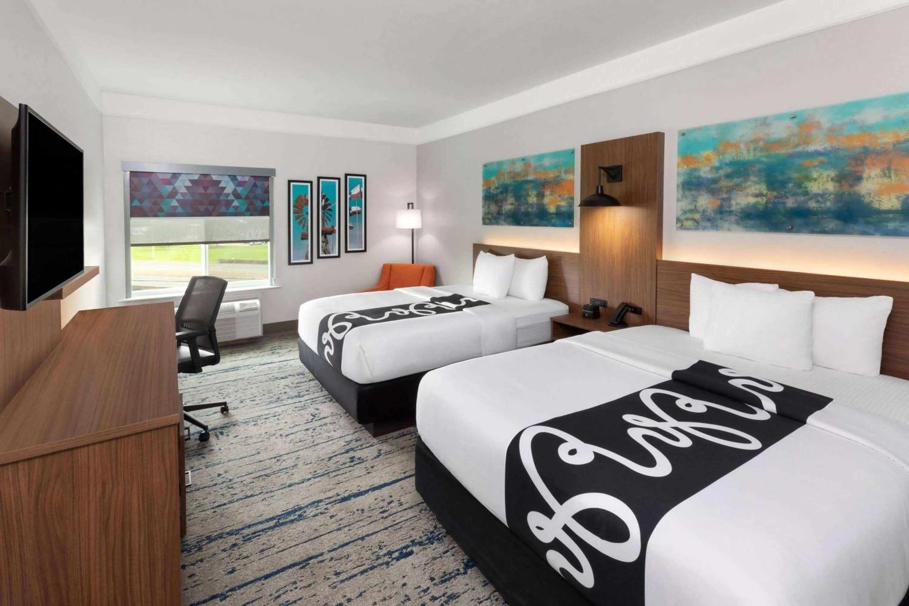 Photo of the whole room, Bed in La Quinta by Wyndham Angleton