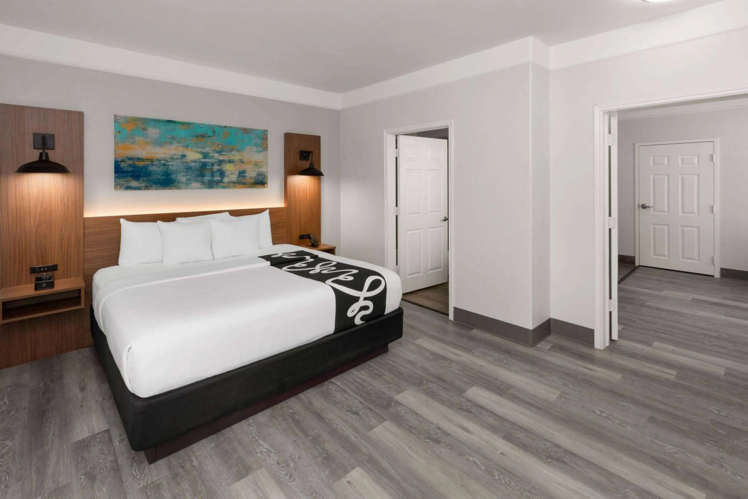 Photo of the whole room, Bed in La Quinta by Wyndham Angleton