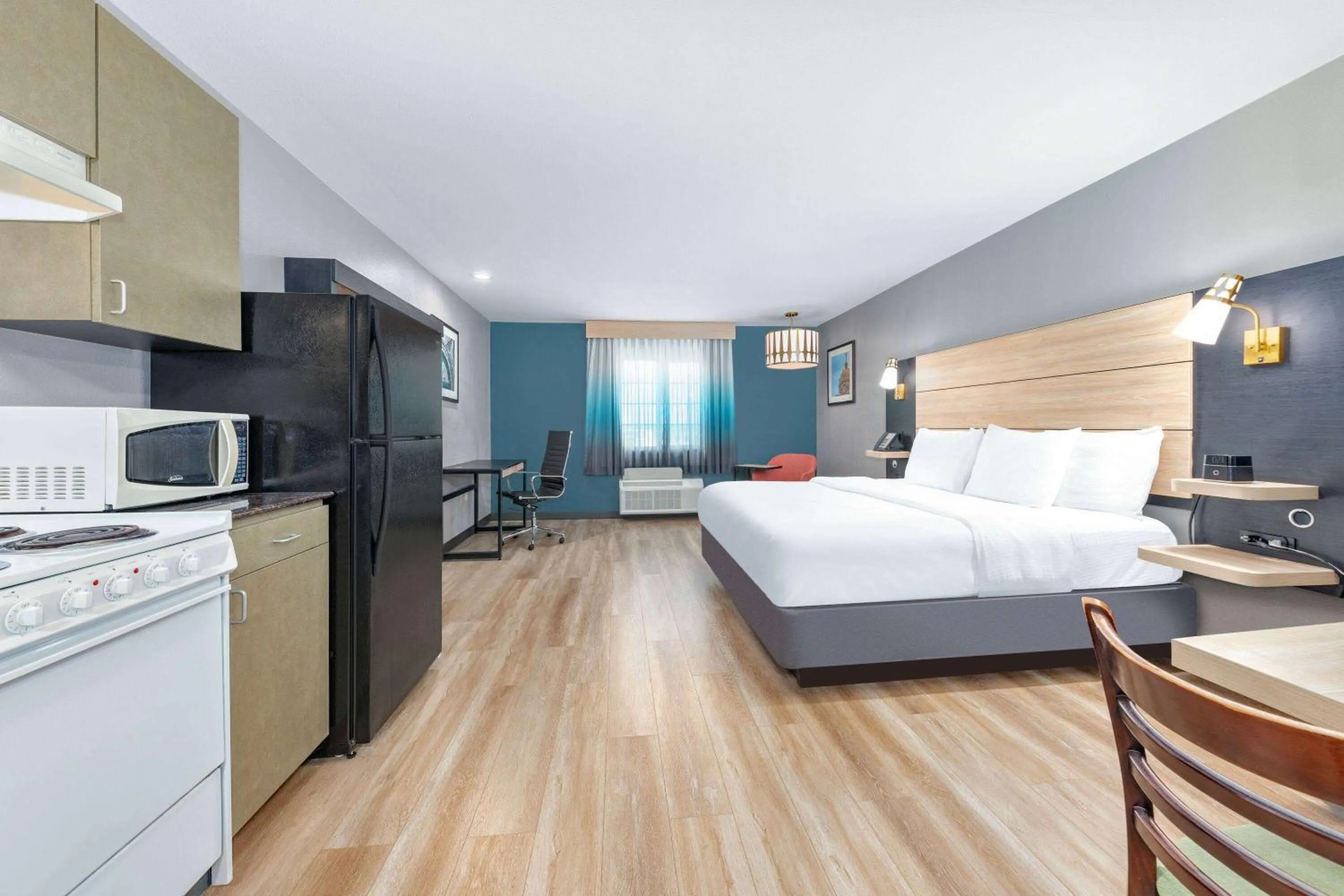 Photo of the whole room, Bed in La Quinta by Wyndham Woodway - Waco South