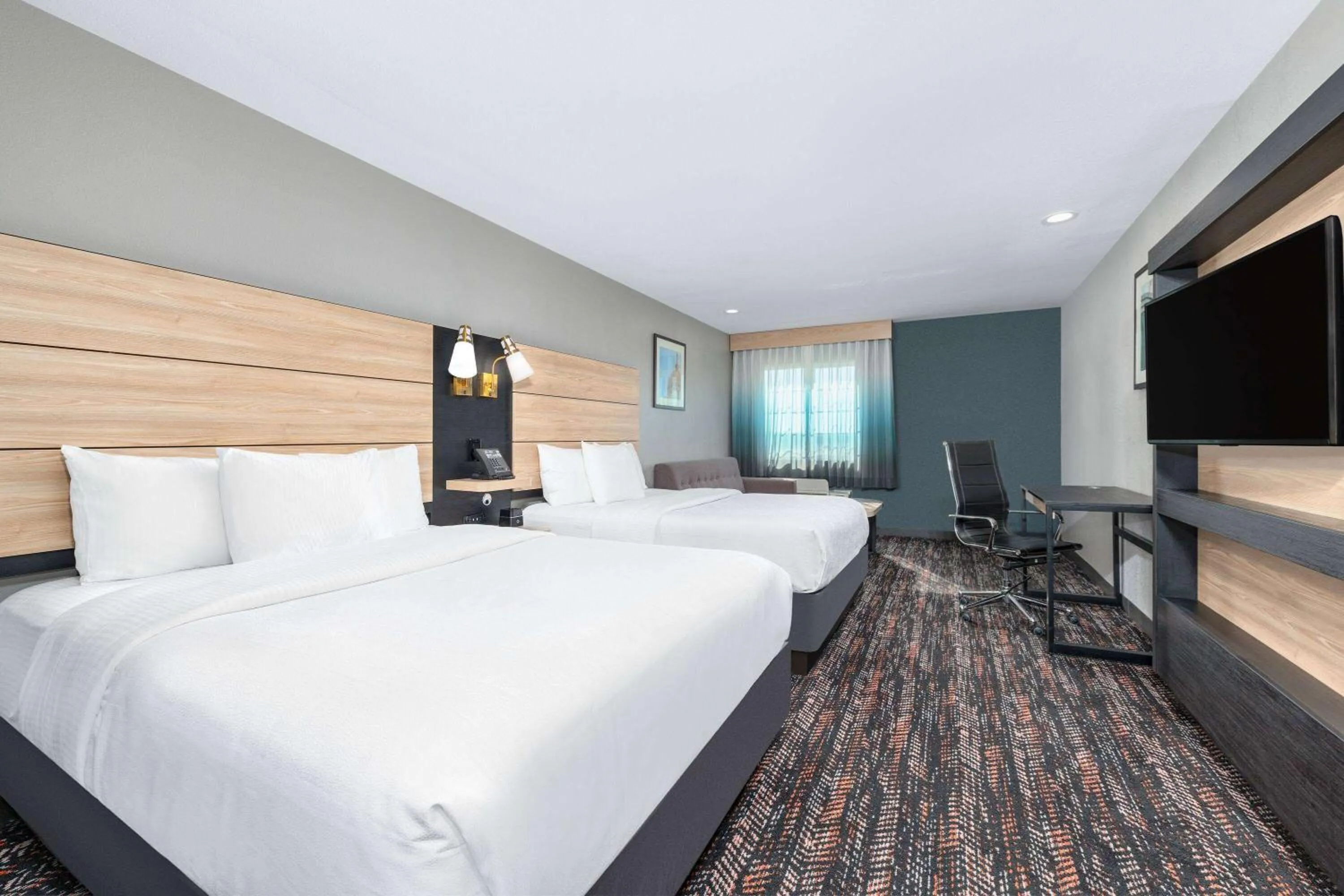 Photo of the whole room, Bed in La Quinta by Wyndham Woodway - Waco South