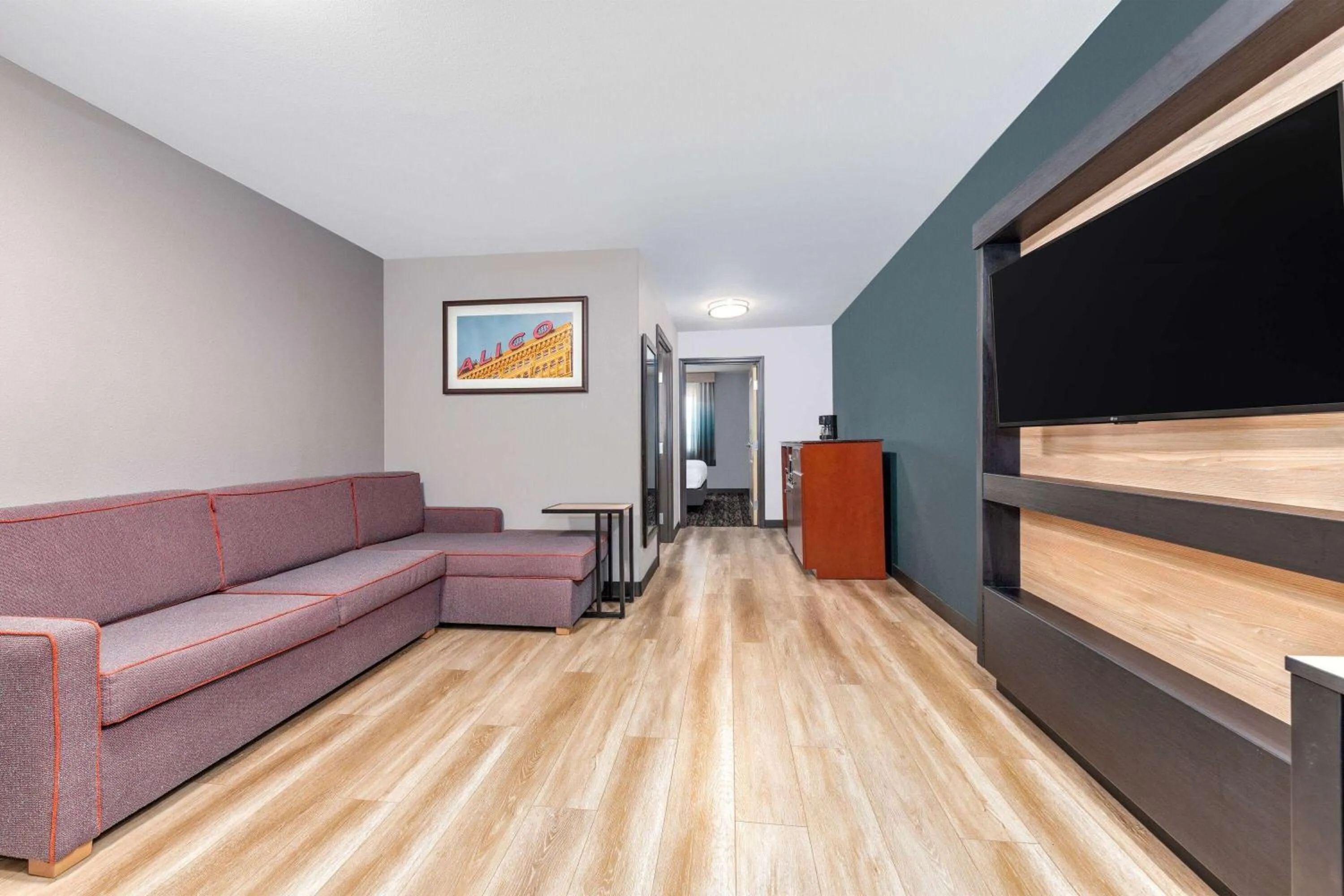 Photo of the whole room in La Quinta by Wyndham Woodway - Waco South