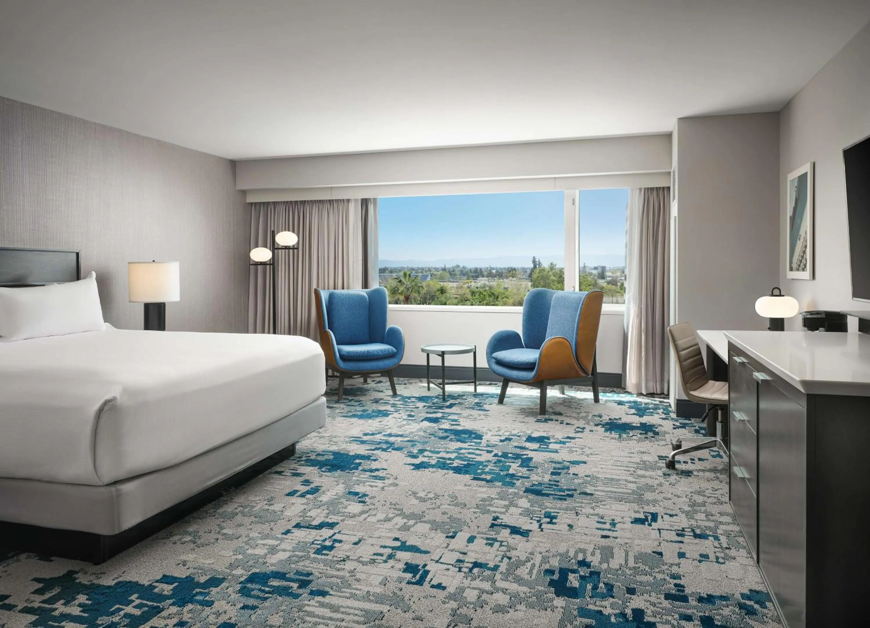 Living room, Bed in Hilton San Jose