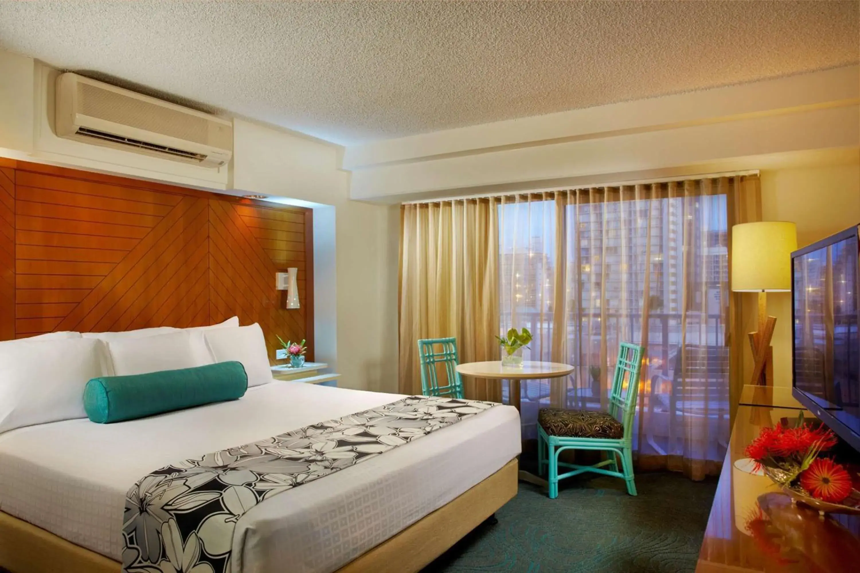 Hotel Standard King Bed in Oasis Hotel Waikiki Hotel Standard King Bed in Oasis Hotel Waikiki