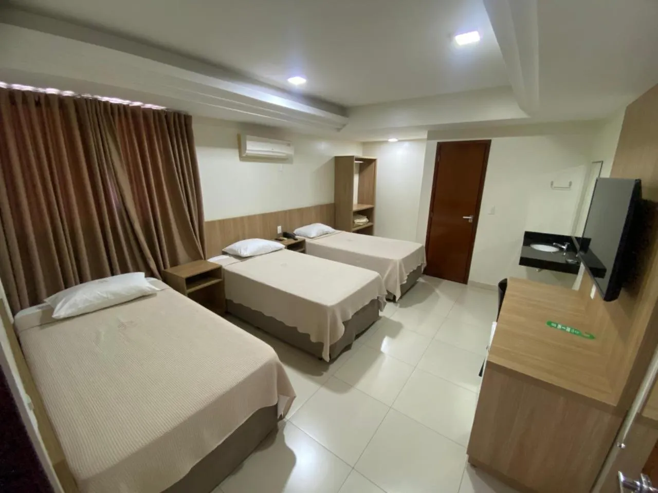 Bedroom, Bed in Tawfiqs Hotel