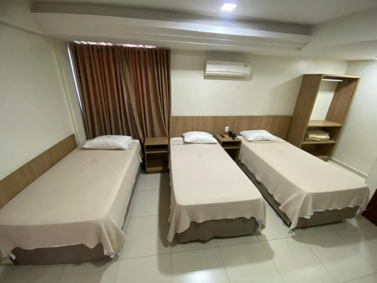 Bedroom, Bed in Tawfiqs Hotel