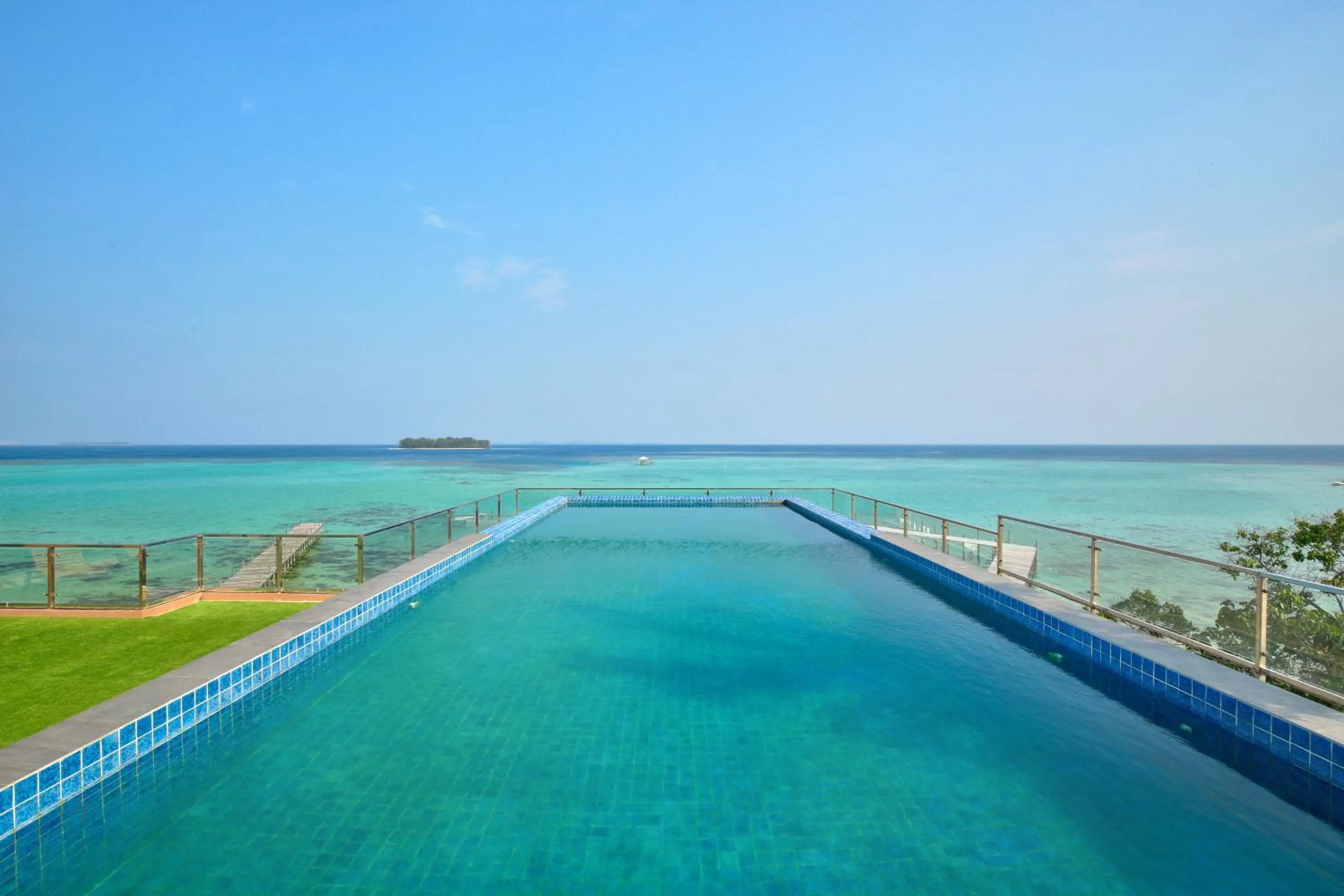 Swimming pool in Royal Ocean Resort Karimunjawa