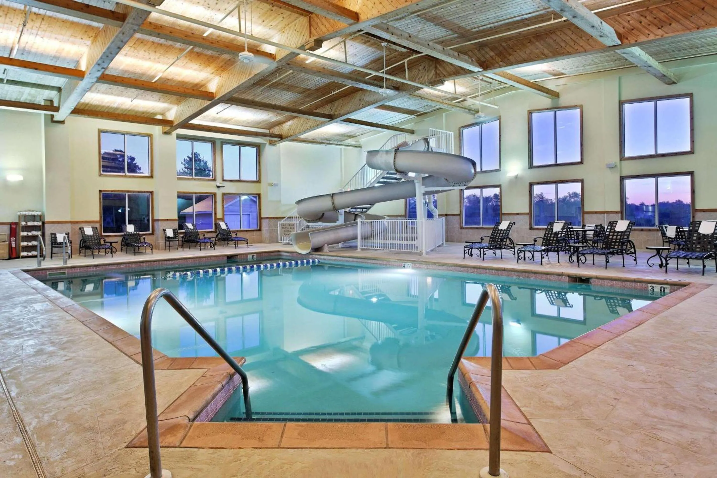 Swimming pool in Country Inn & Suites by Radisson, Galena, IL