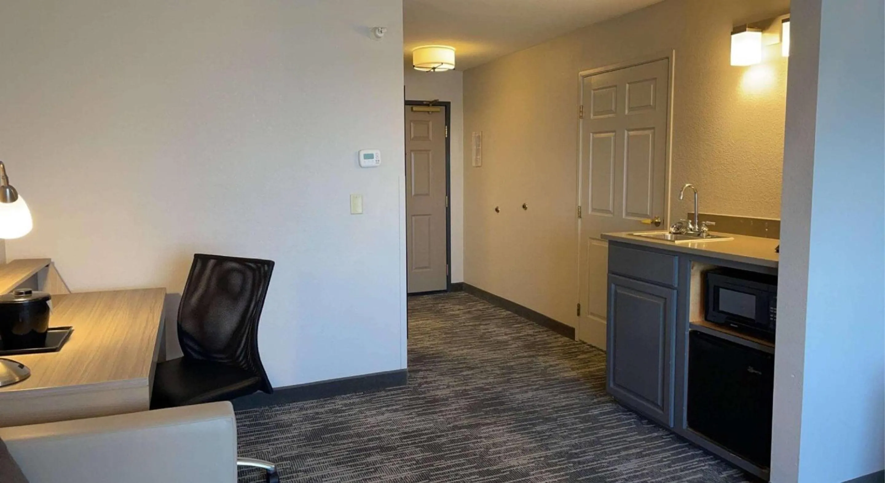 Bedroom in Country Inn & Suites by Radisson, Galena, IL