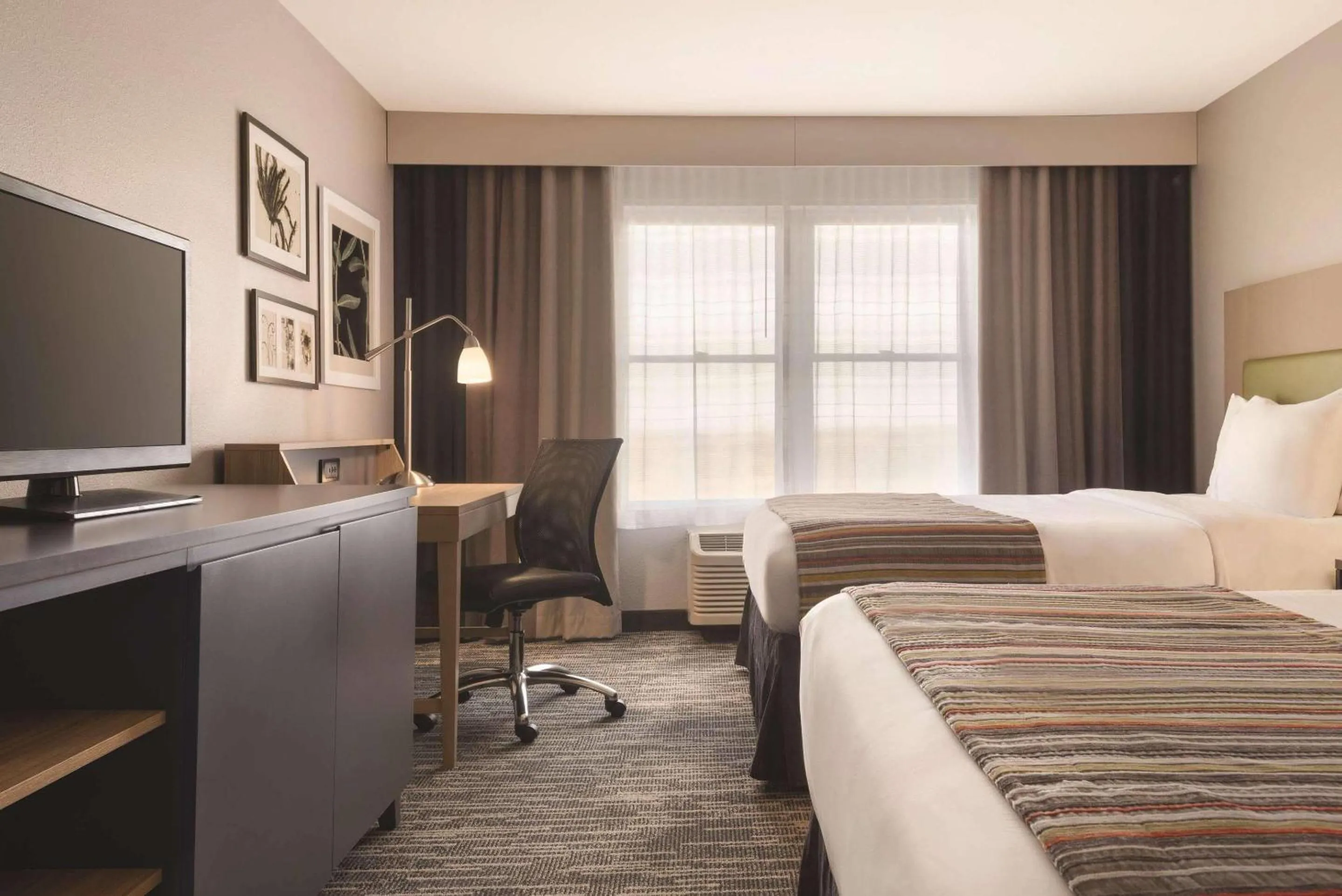 Bedroom, Bed in Country Inn & Suites by Radisson, Galena, IL