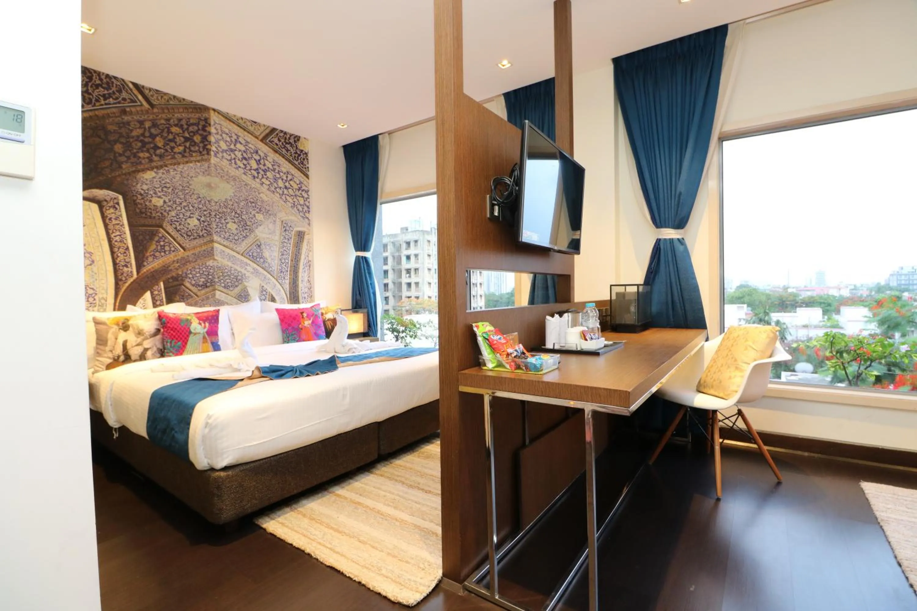 Seating area, Bed in Hotel Gallery 67