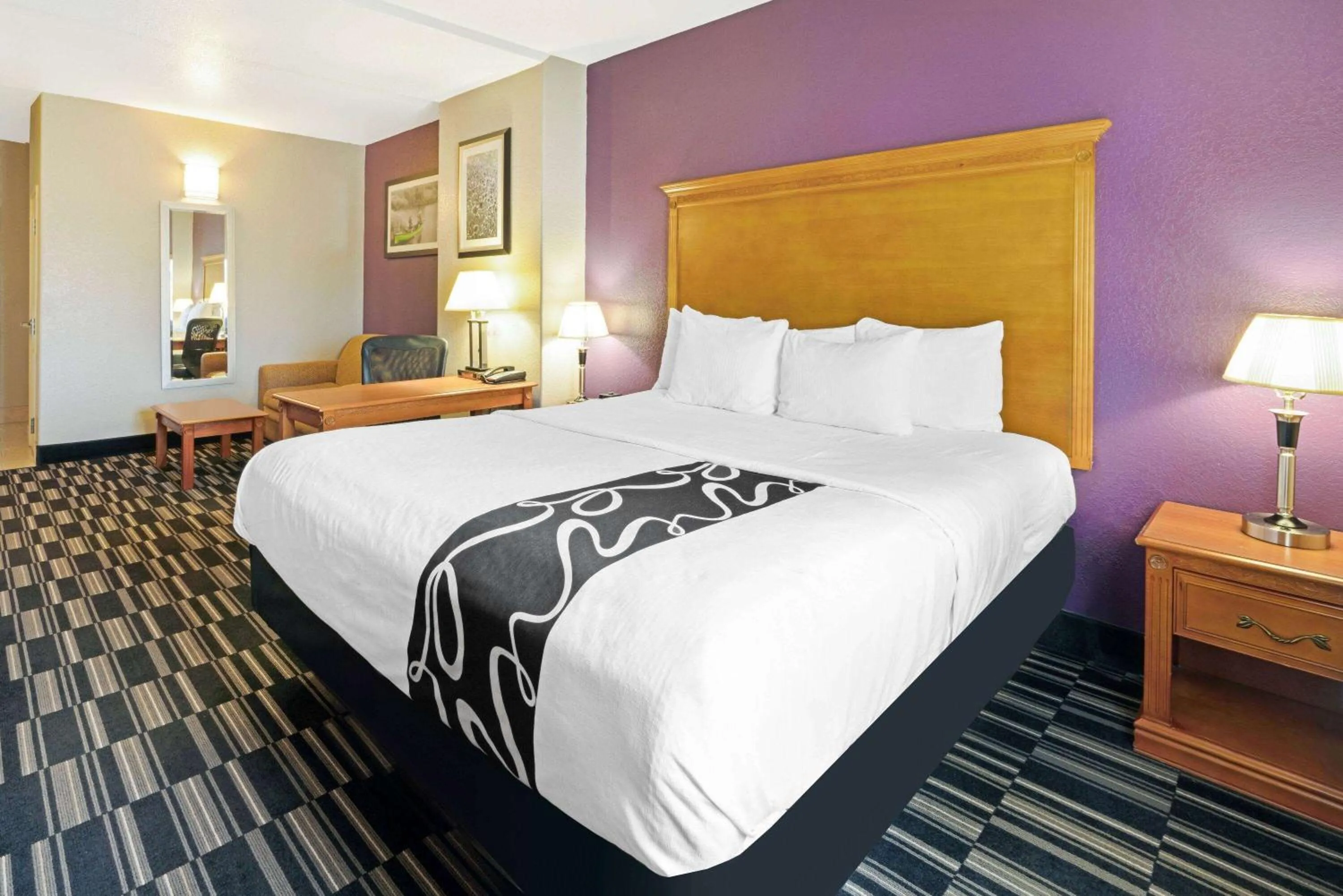 Photo of the whole room, Bed in La Quinta by Wyndham Ada