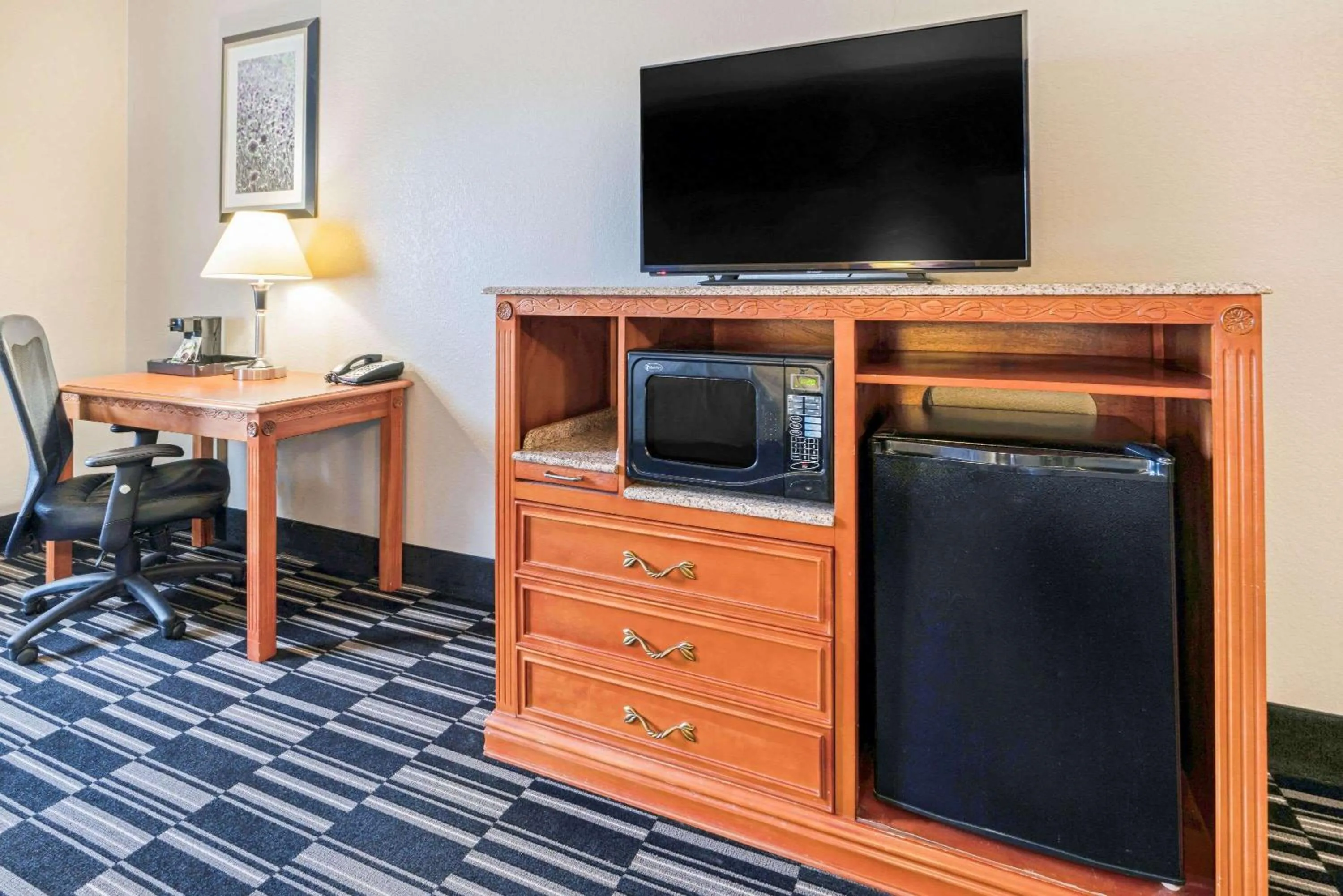 Photo of the whole room in La Quinta by Wyndham Ada