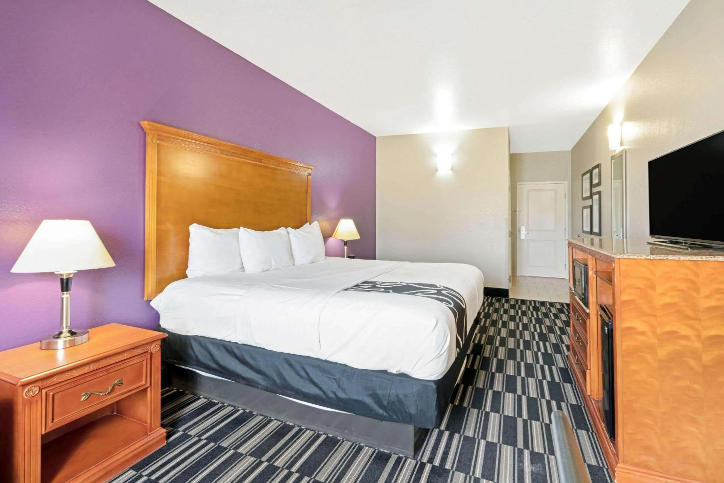 Photo of the whole room, Bed in La Quinta by Wyndham Ada